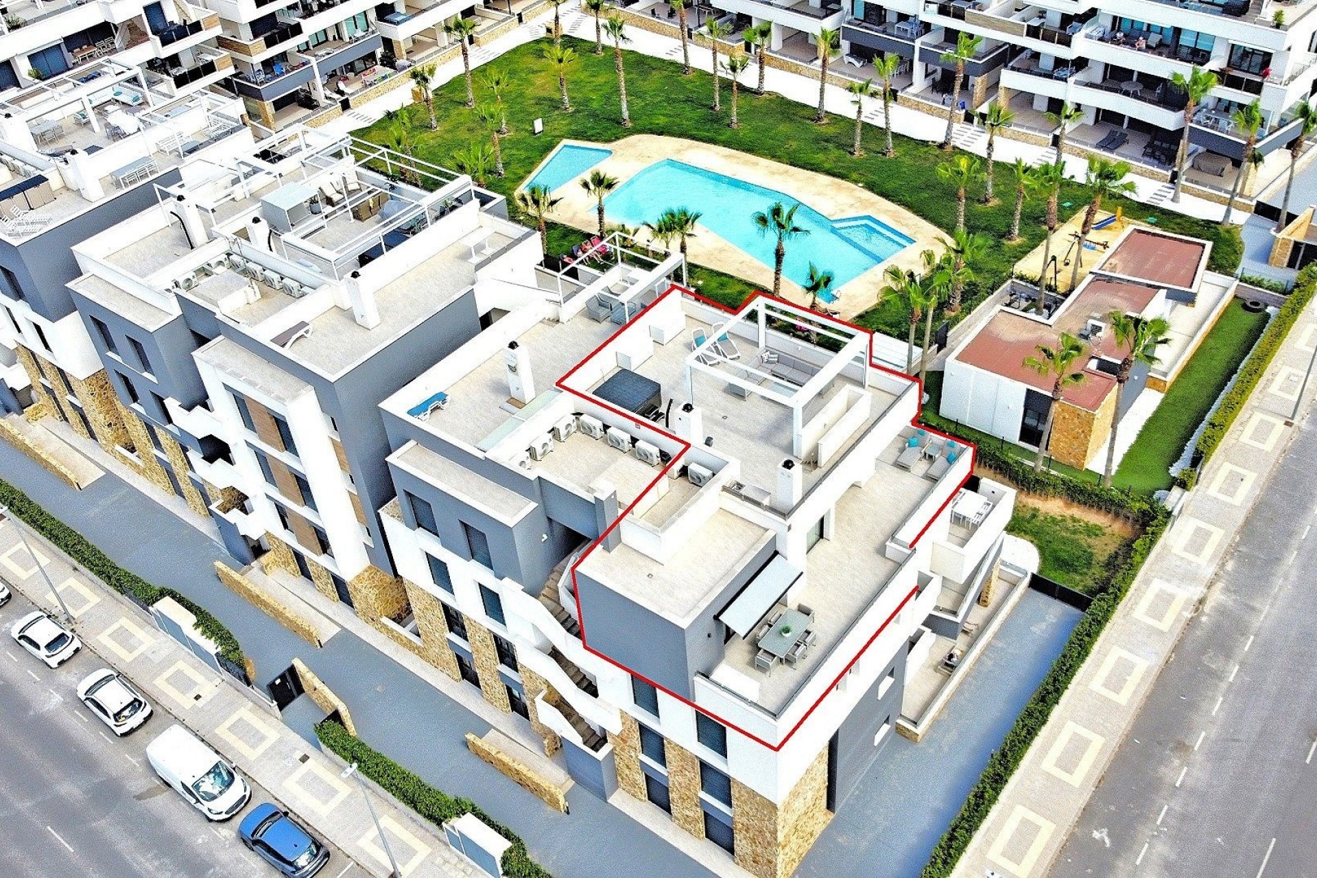 Resale - Penthouse -
Los Altos