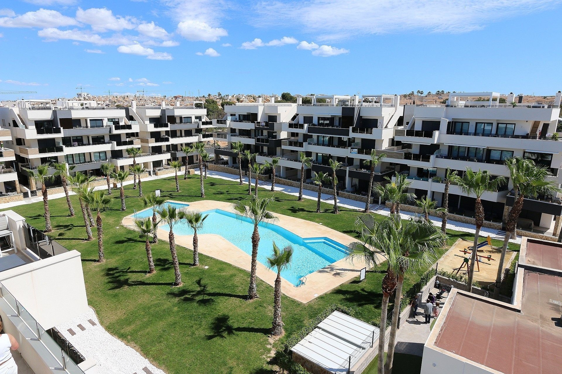 Resale - Penthouse -
Los Altos