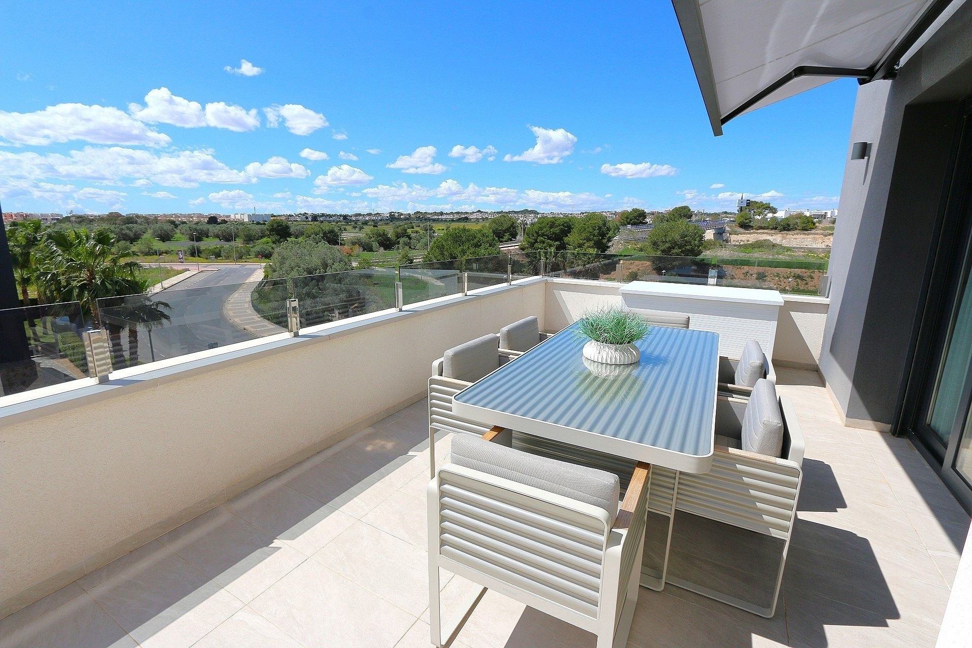 Resale - Penthouse -
Los Altos