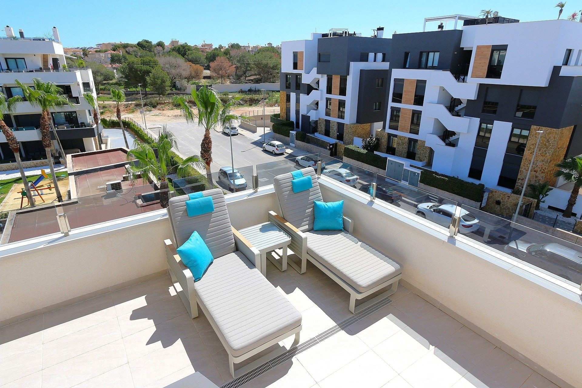 Resale - Penthouse -
Los Altos