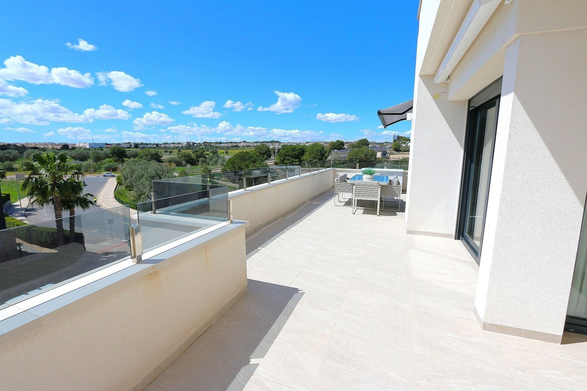 Resale - Penthouse -
Los Altos