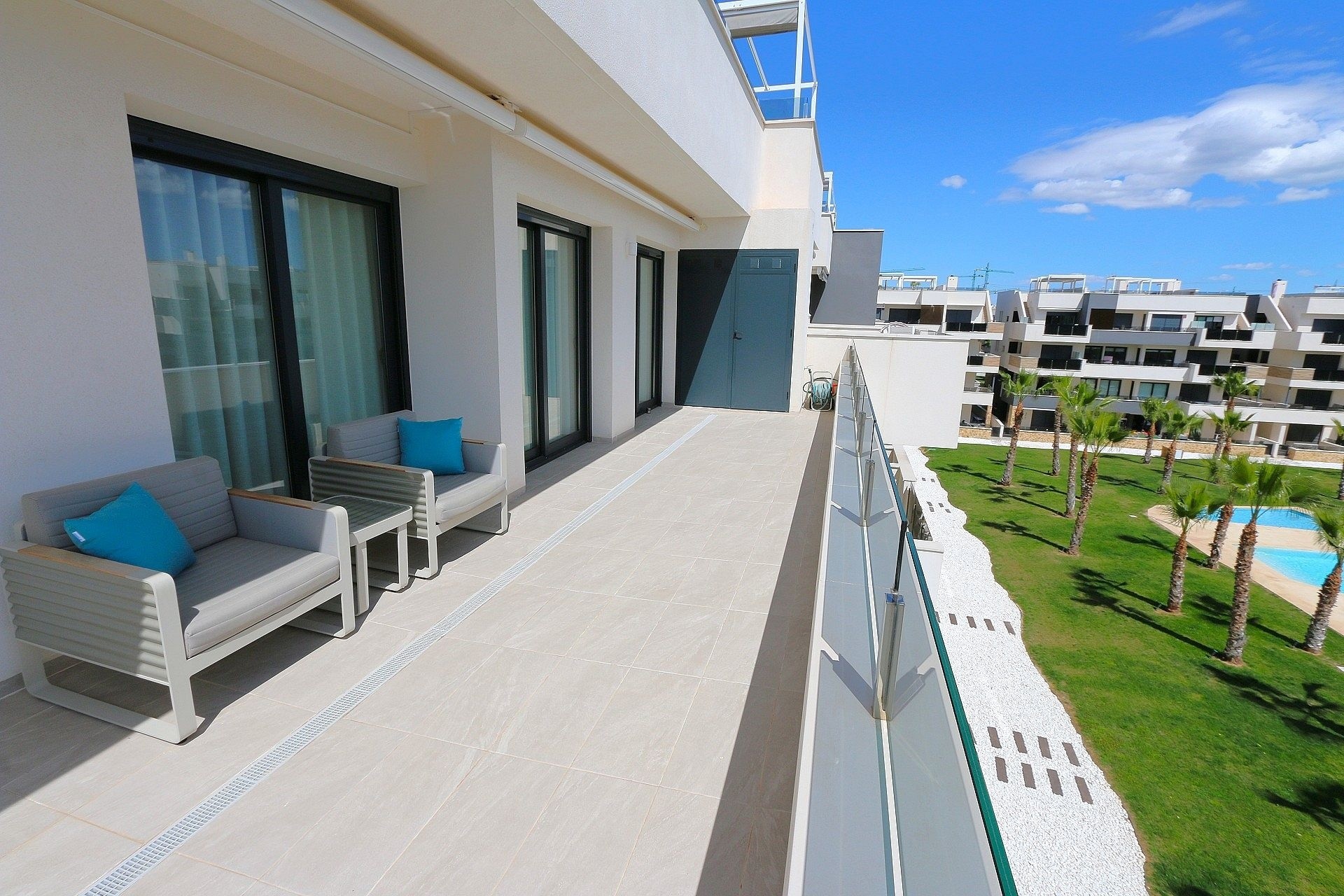 Resale - Penthouse -
Los Altos