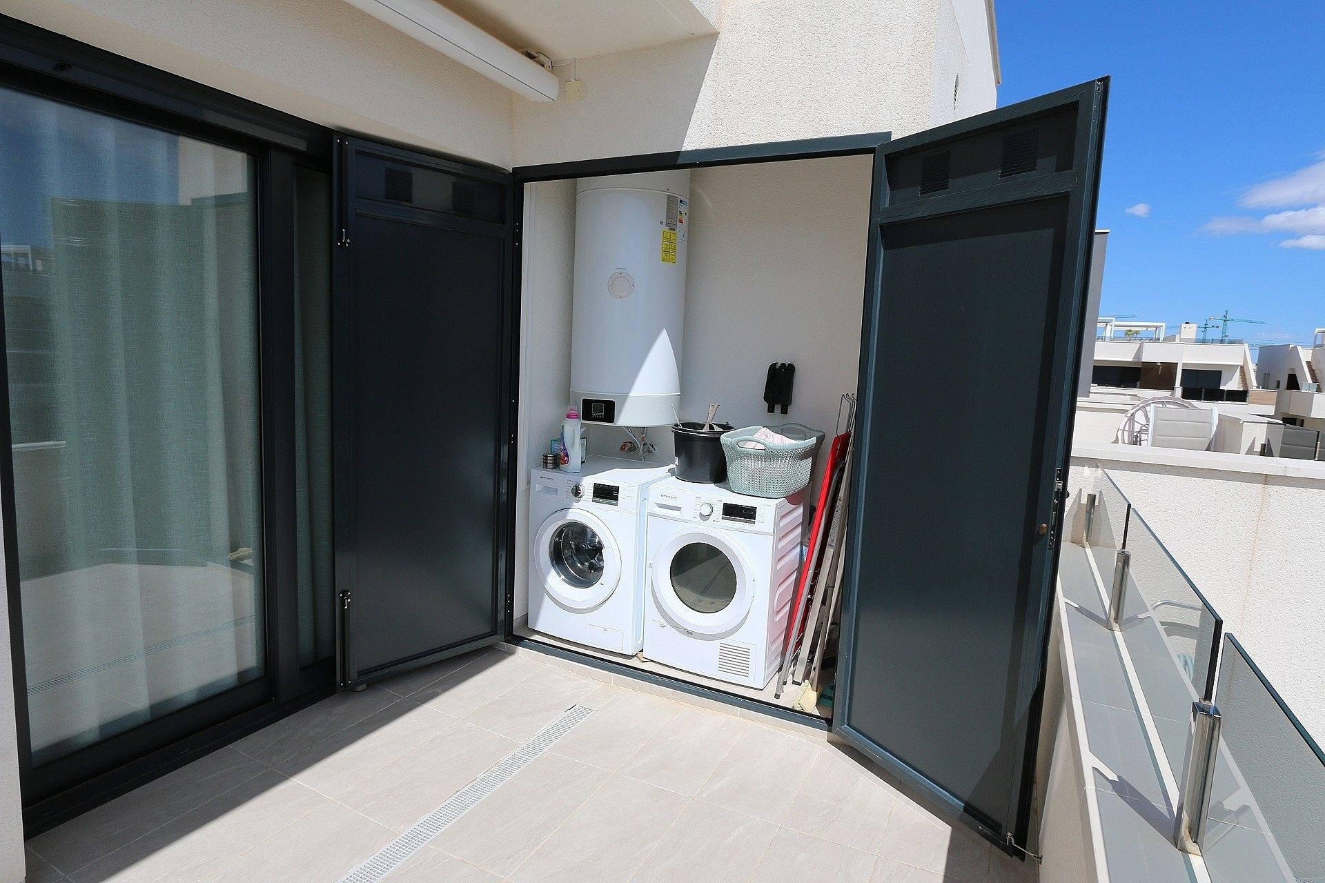 Resale - Penthouse -
Los Altos