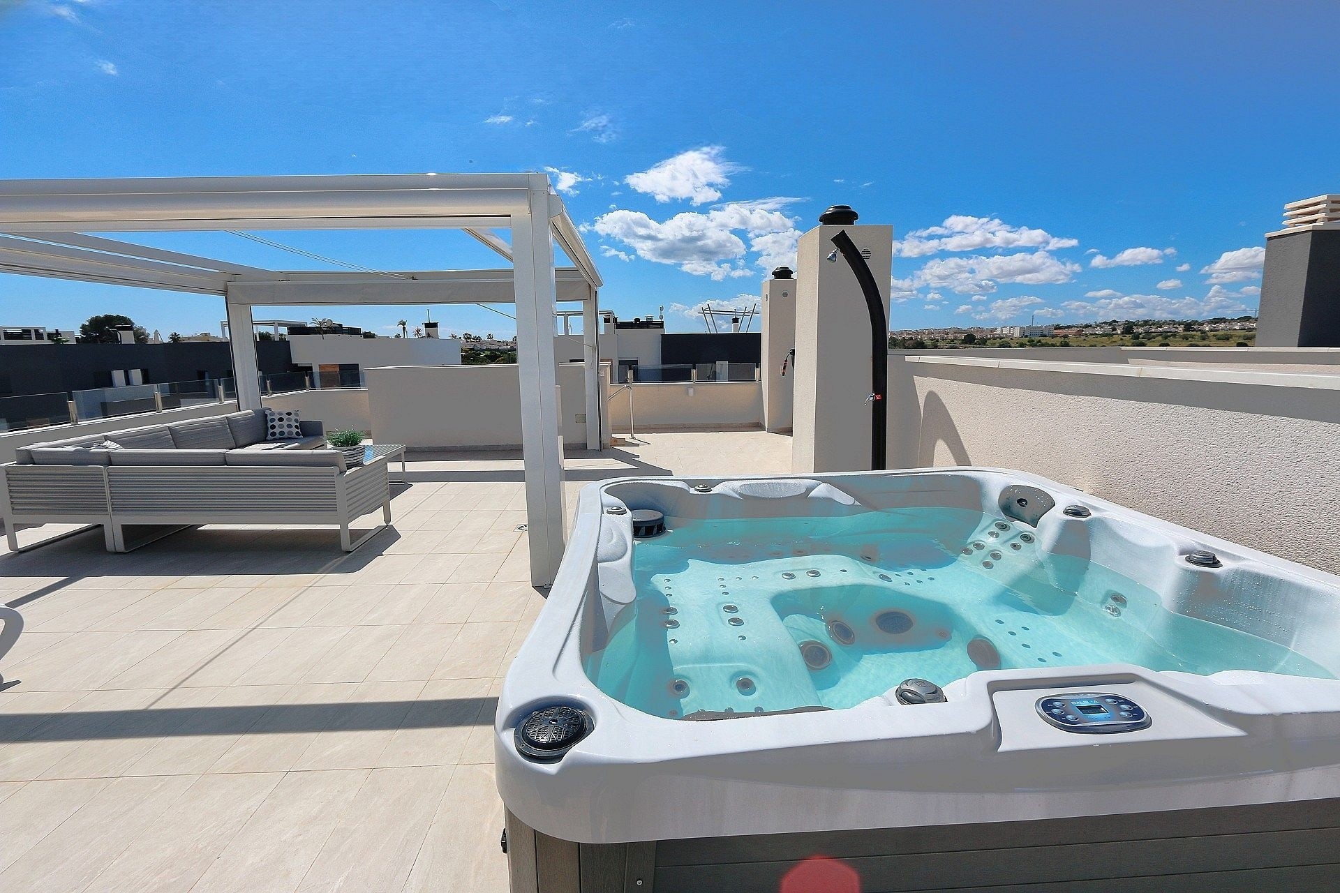 Resale - Penthouse -
Los Altos