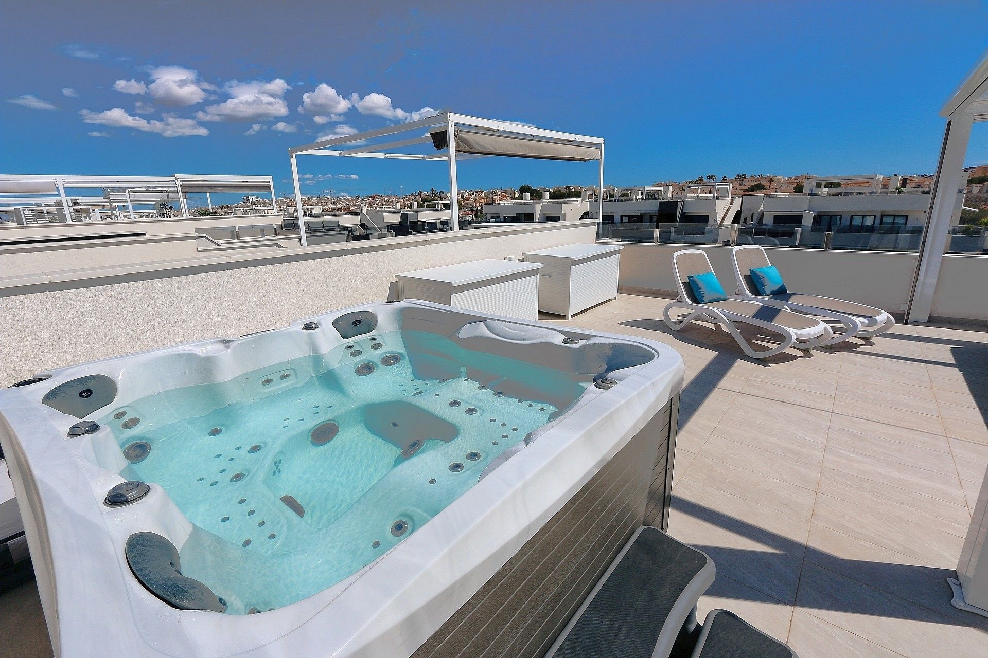 Resale - Penthouse -
Los Altos