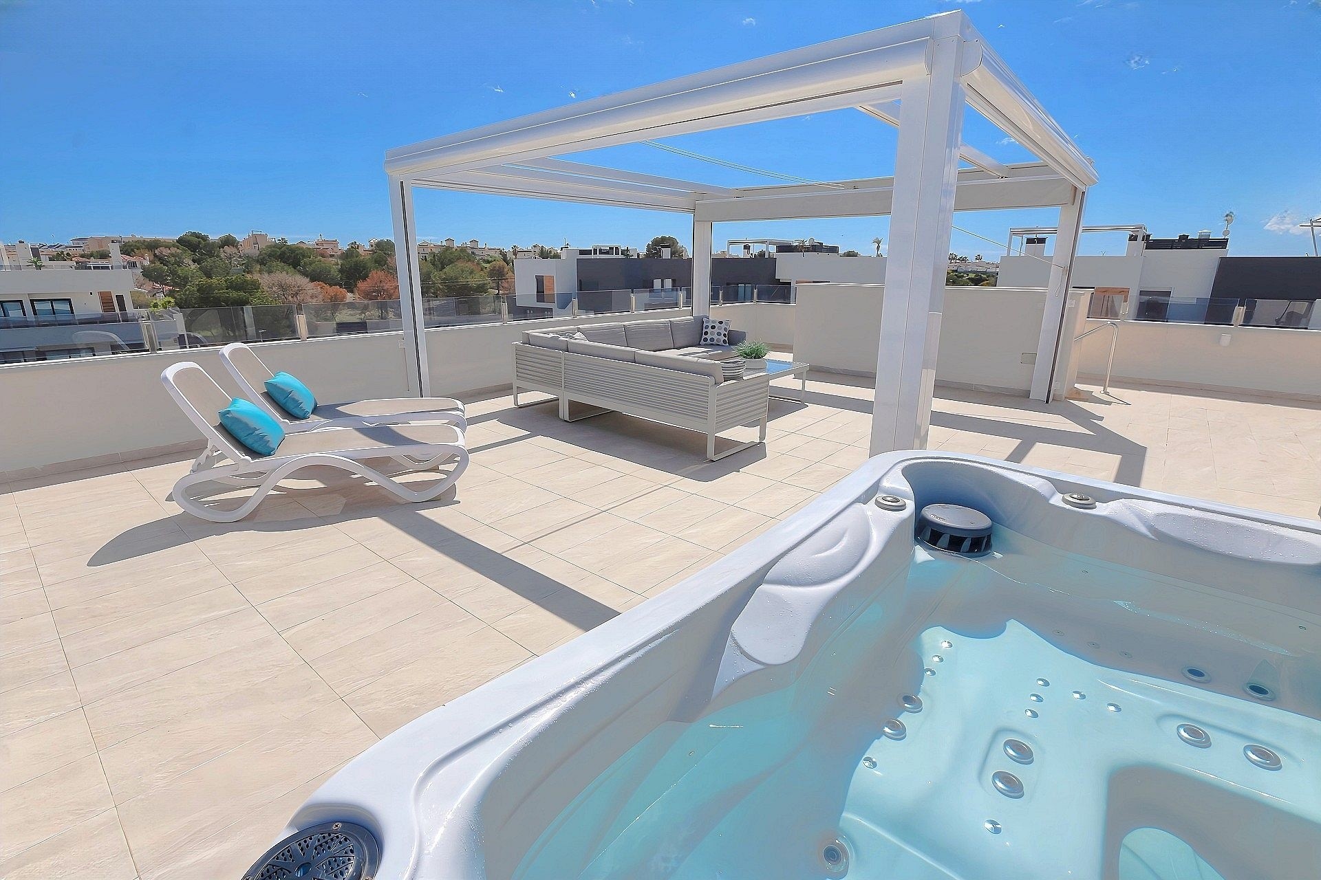 Resale - Penthouse -
Los Altos