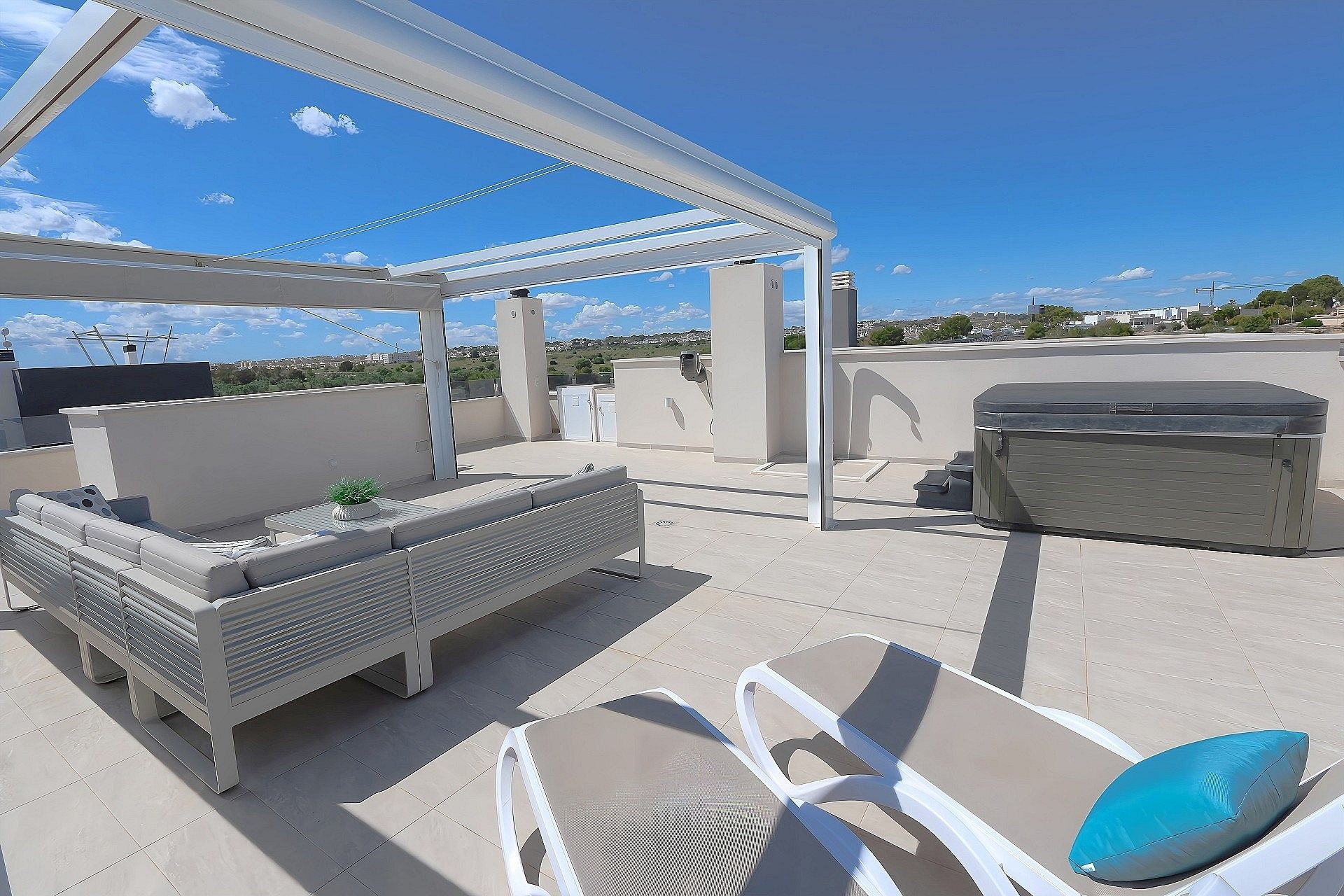 Resale - Penthouse -
Los Altos