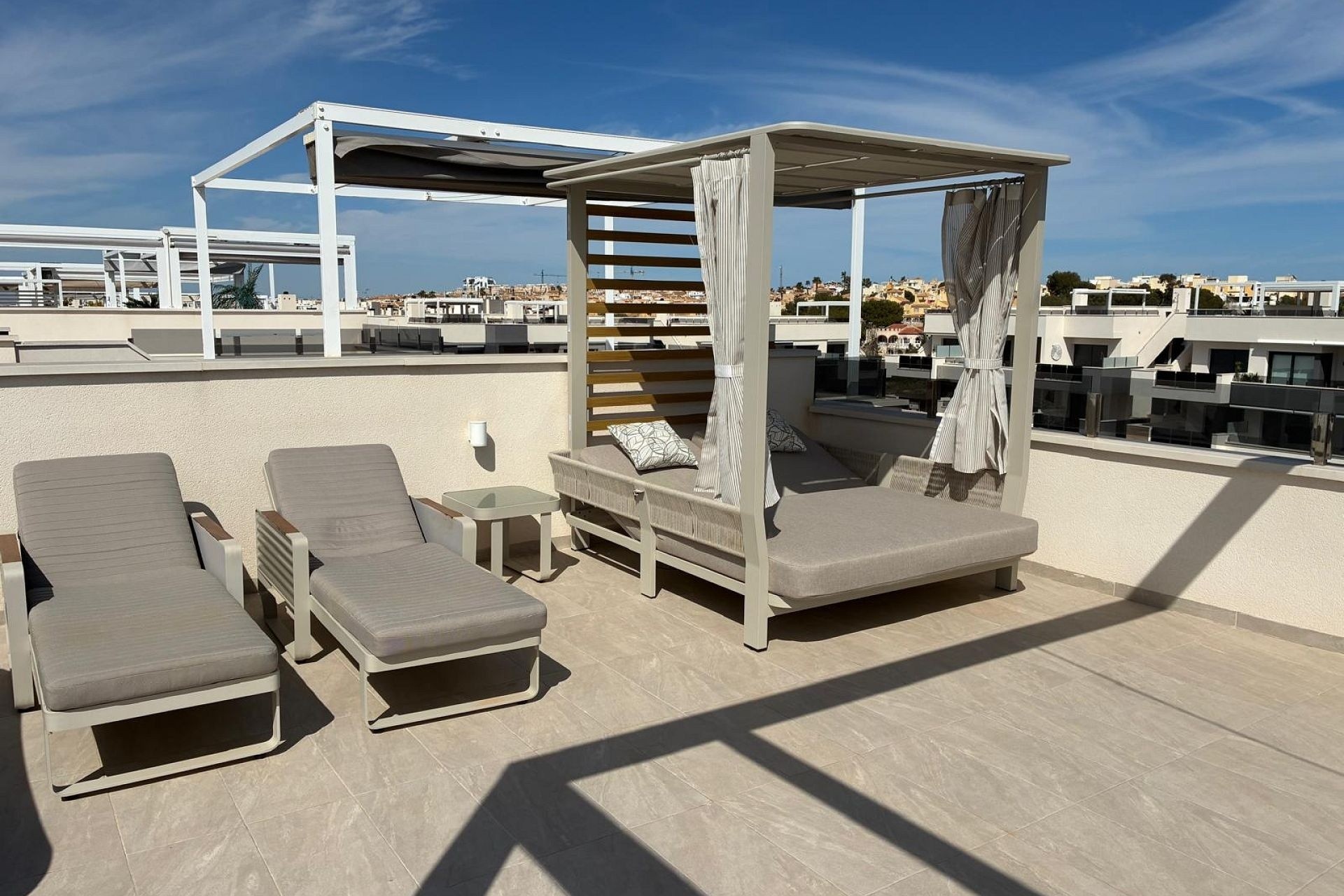 Resale - Penthouse -
Los Altos