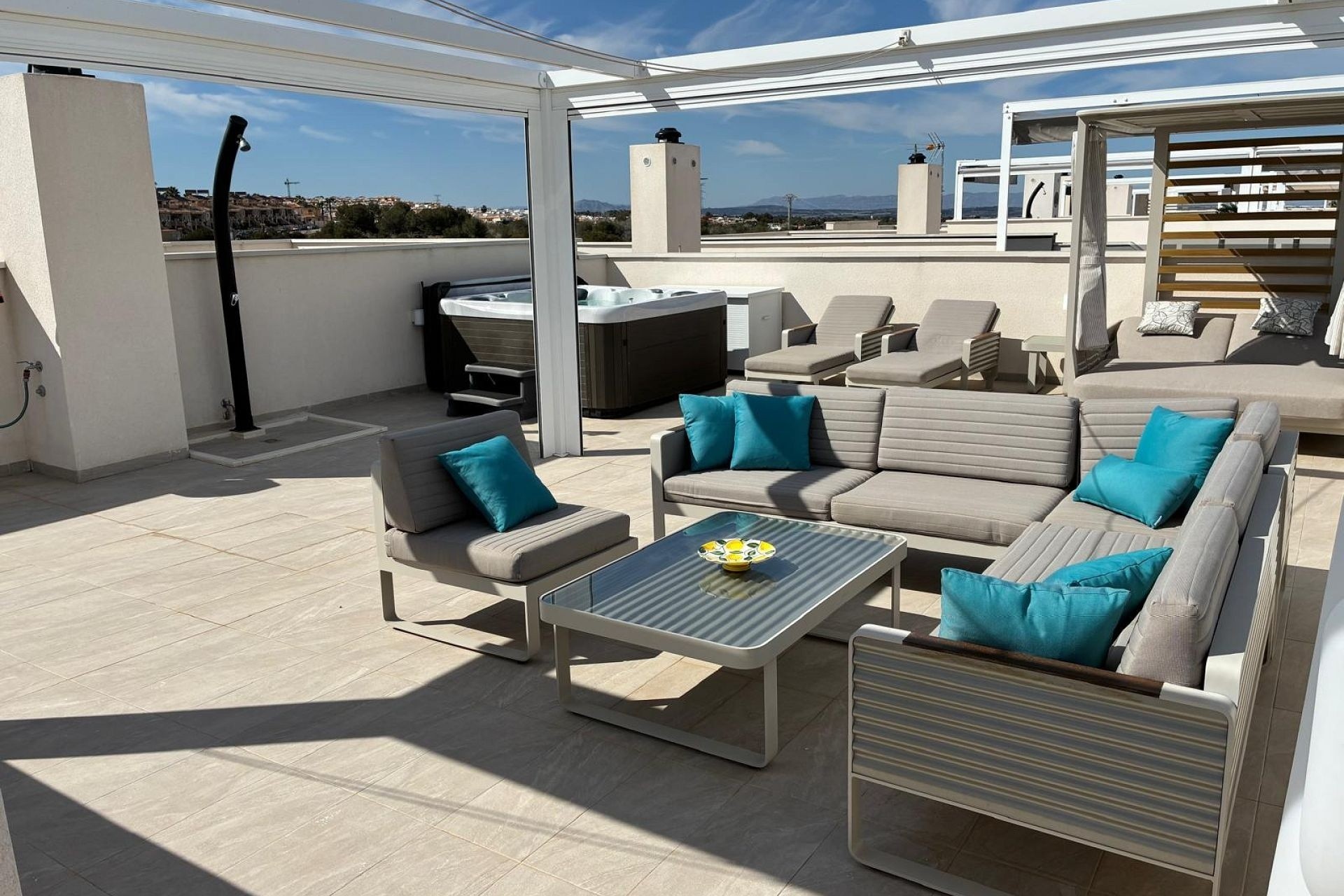 Resale - Penthouse -
Los Altos