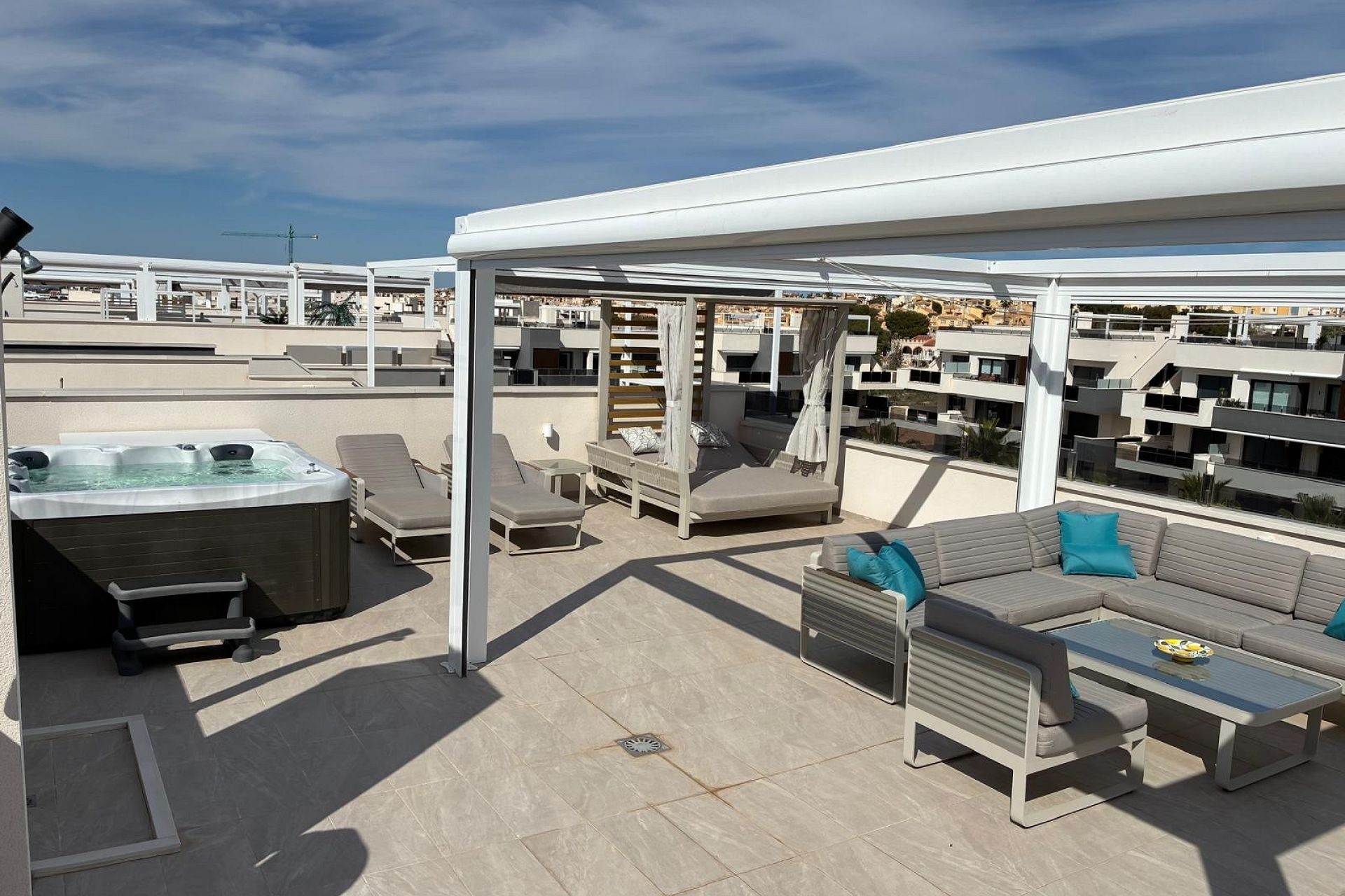 Resale - Penthouse -
Los Altos