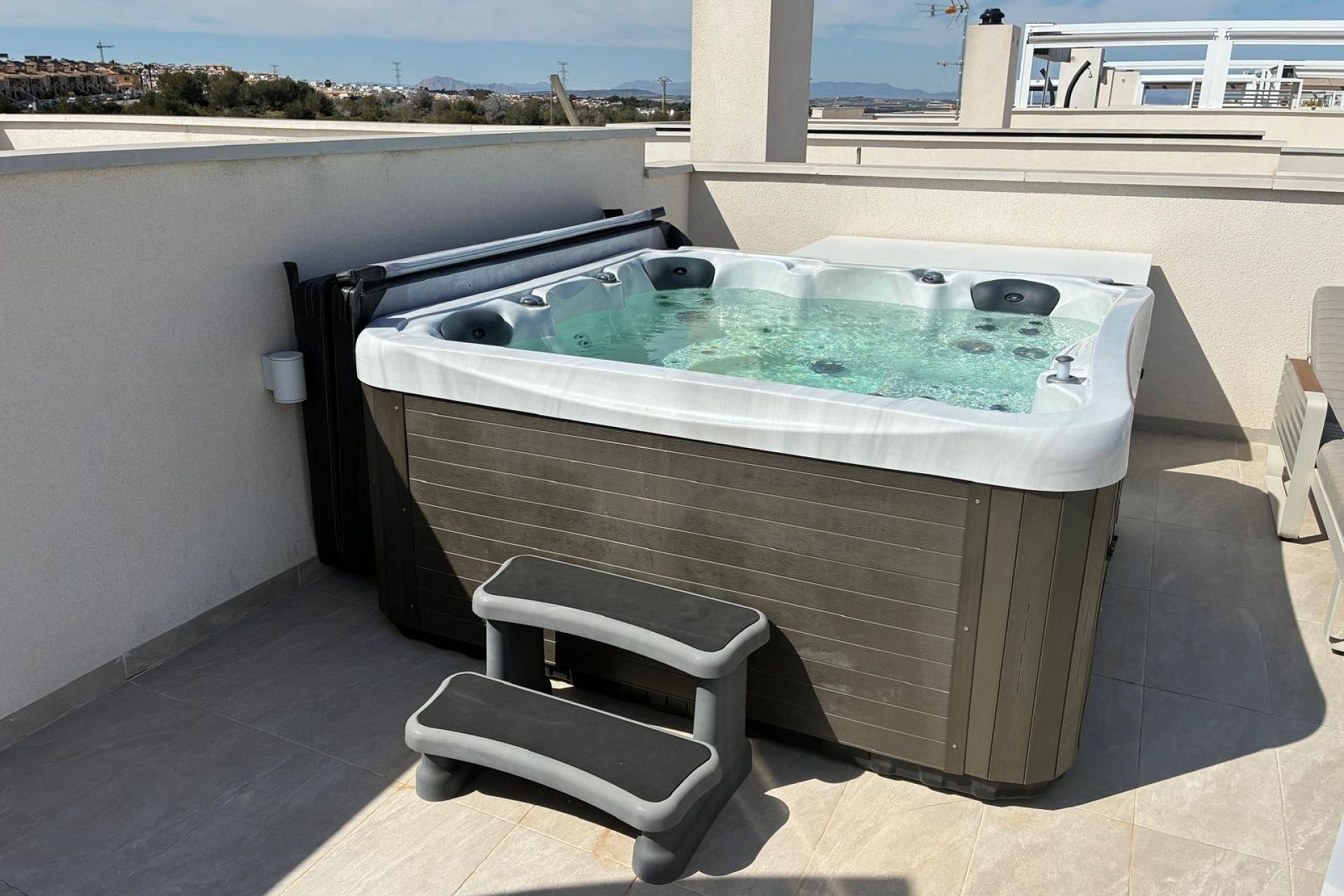 Resale - Penthouse -
Los Altos