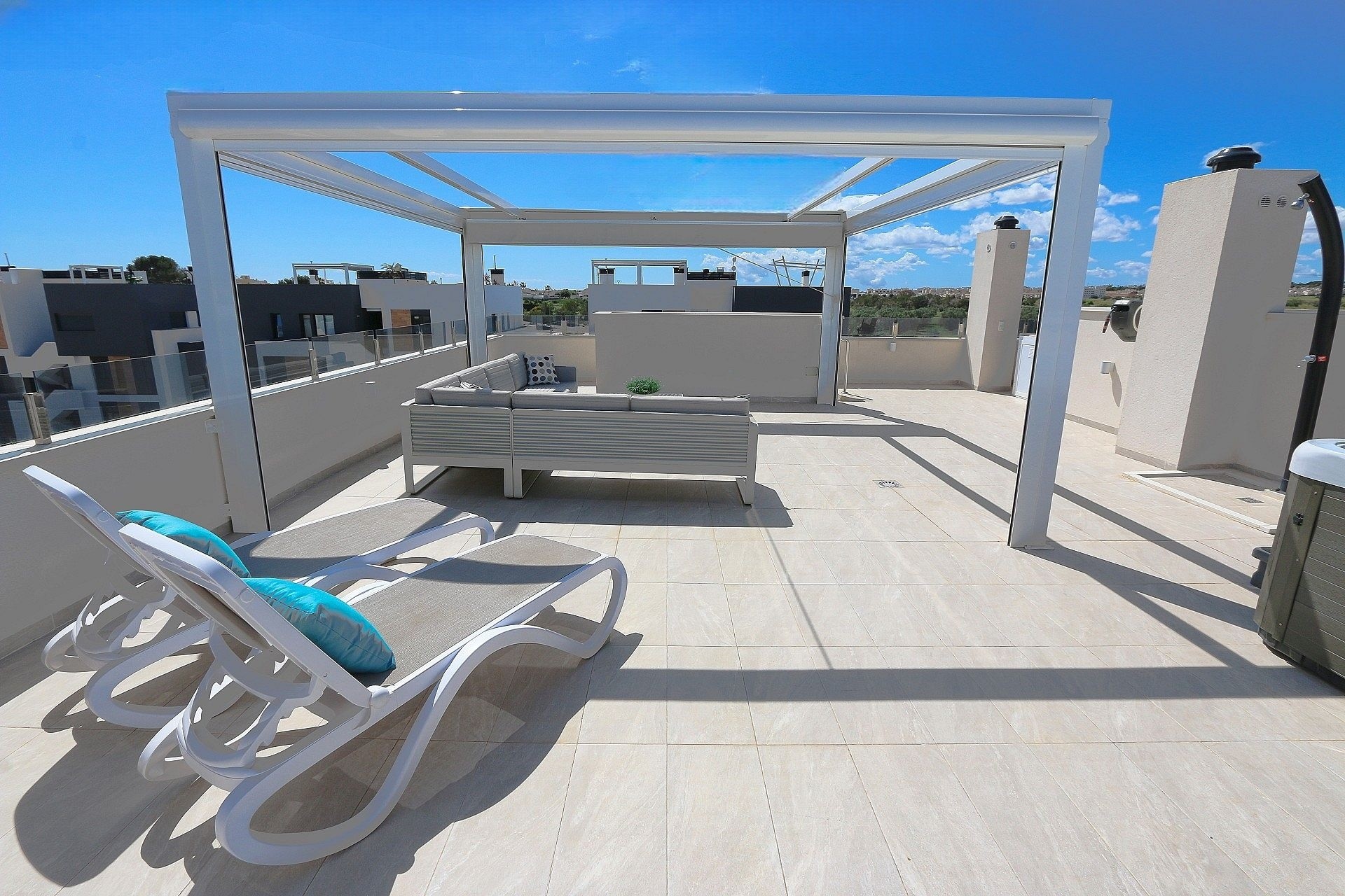 Resale - Penthouse -
Los Altos
