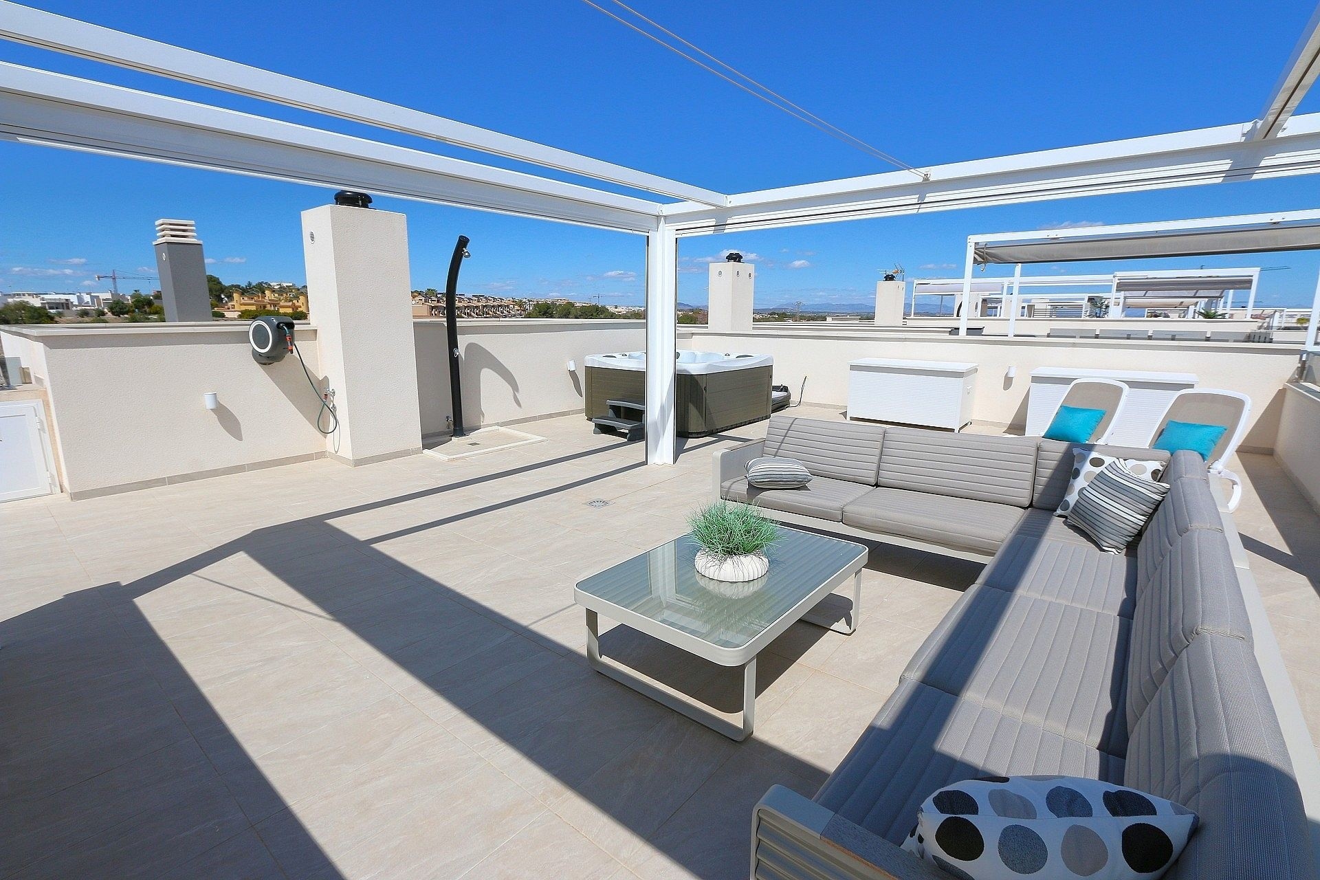 Resale - Penthouse -
Los Altos