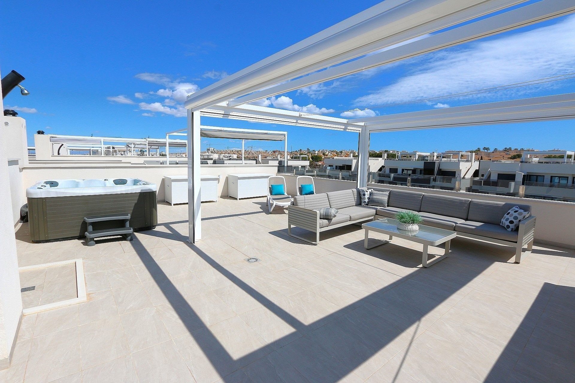 Resale - Penthouse -
Los Altos