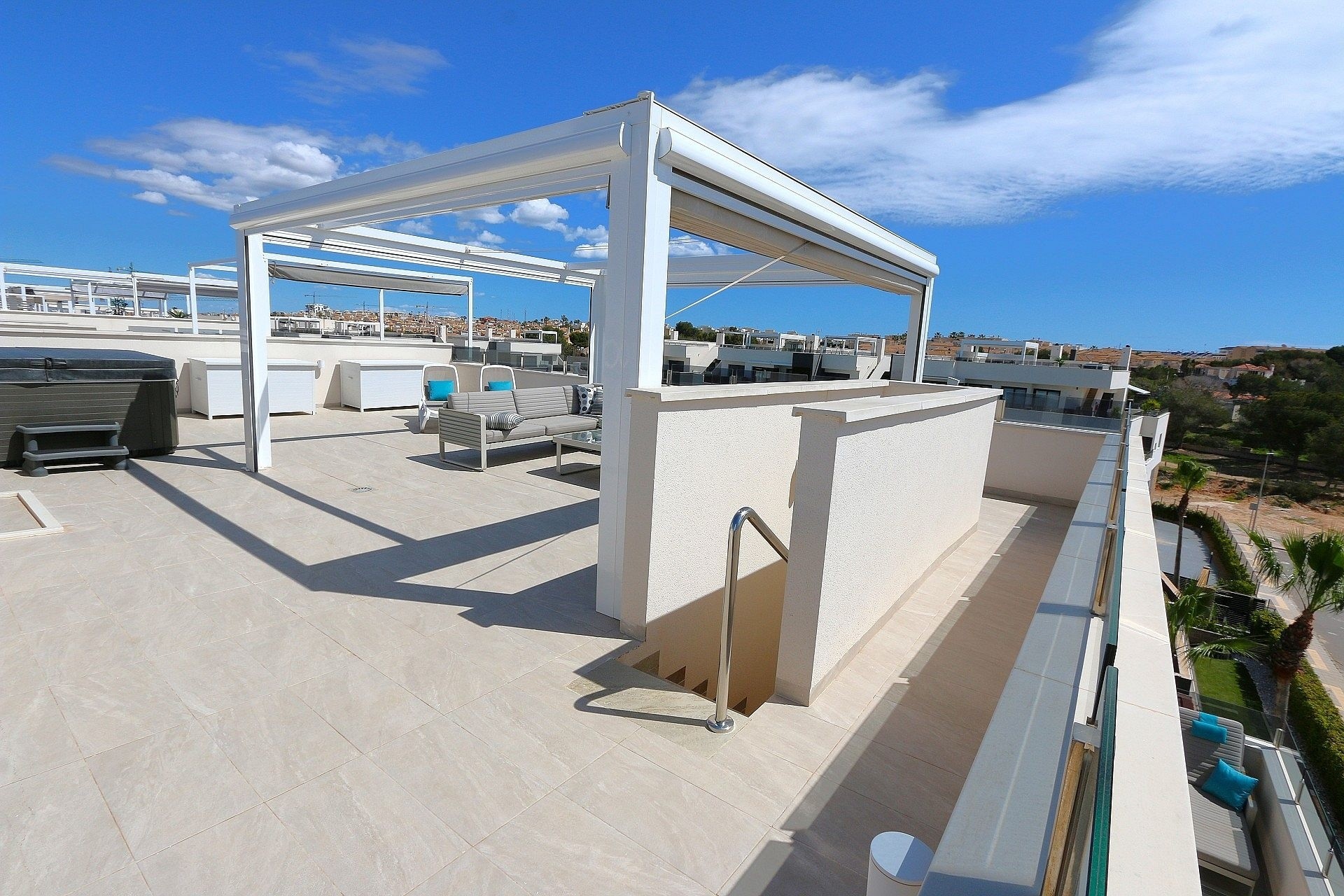 Resale - Penthouse -
Los Altos