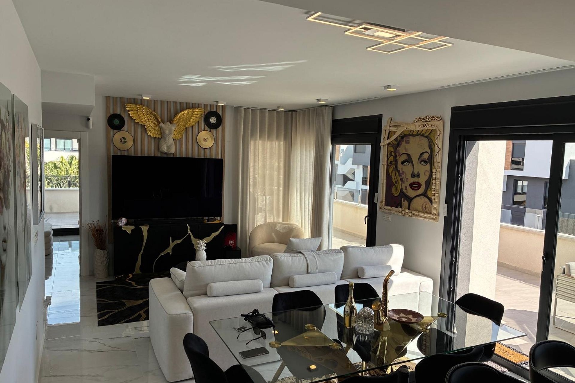 Resale - Penthouse -
Los Altos