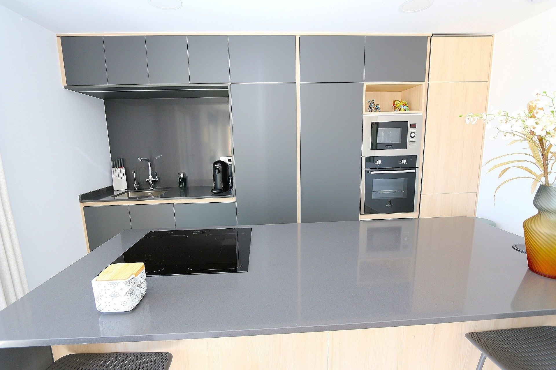 Resale - Penthouse -
Los Altos