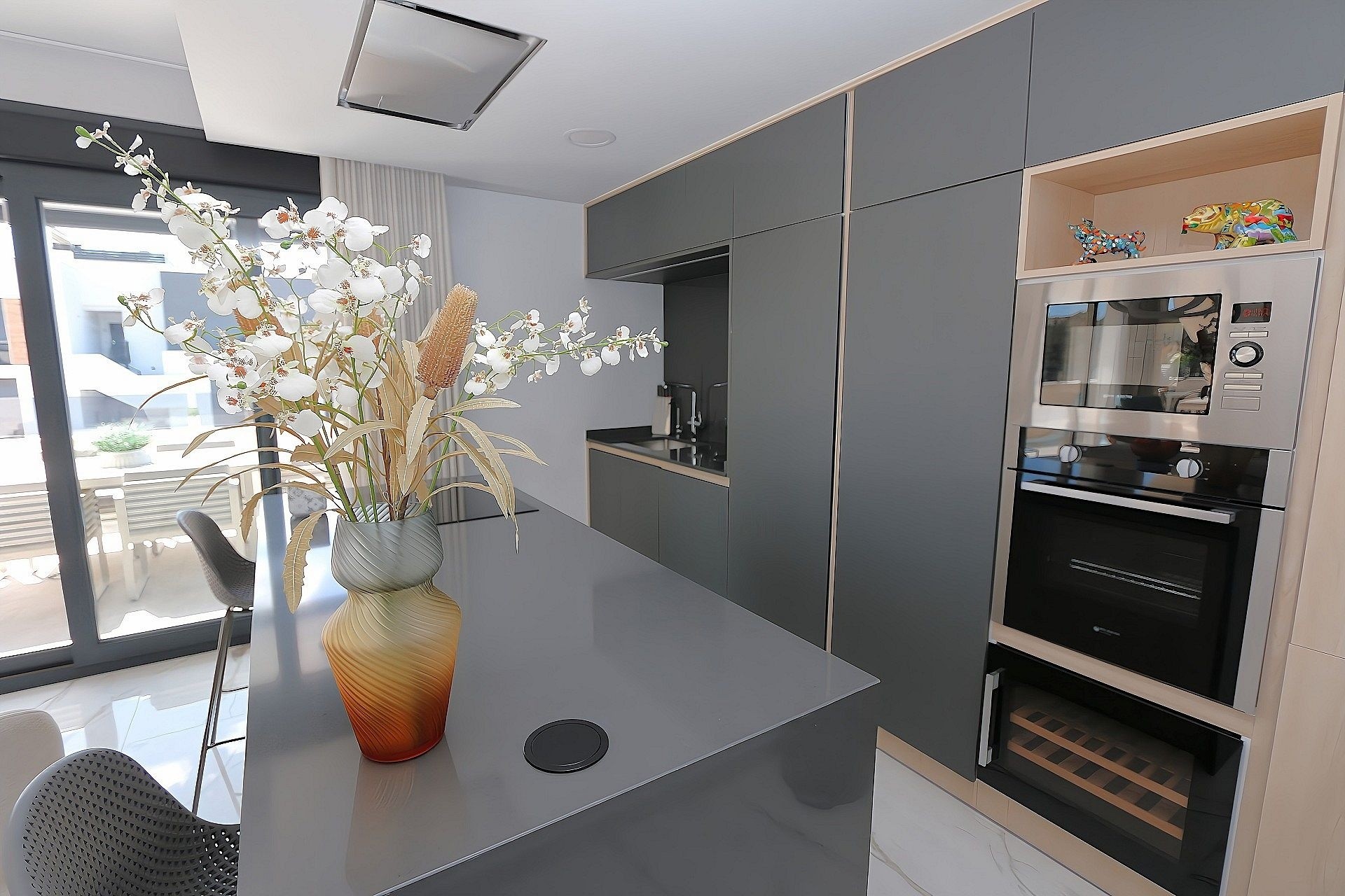 Resale - Penthouse -
Los Altos