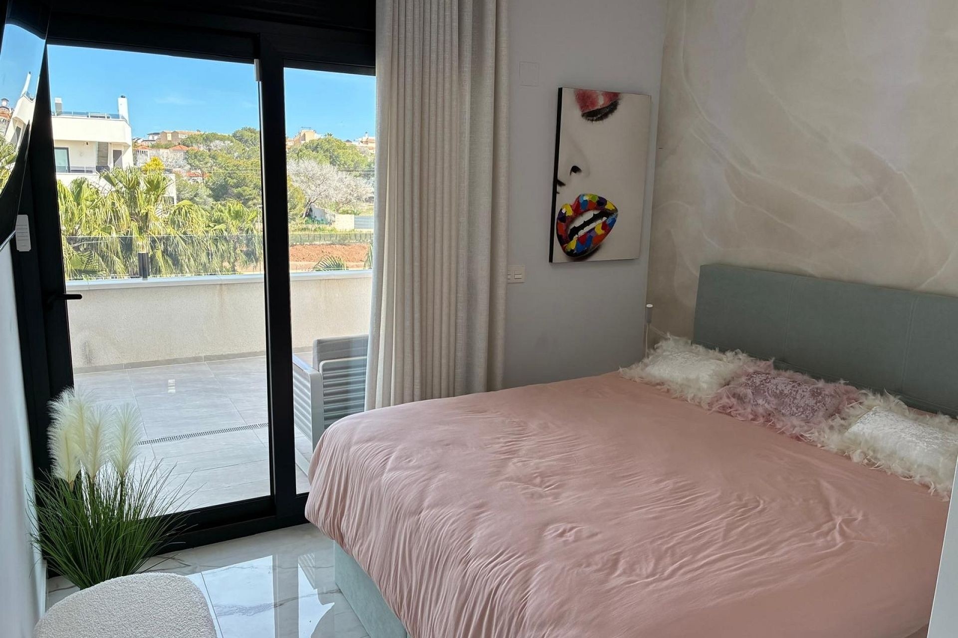 Resale - Penthouse -
Los Altos
