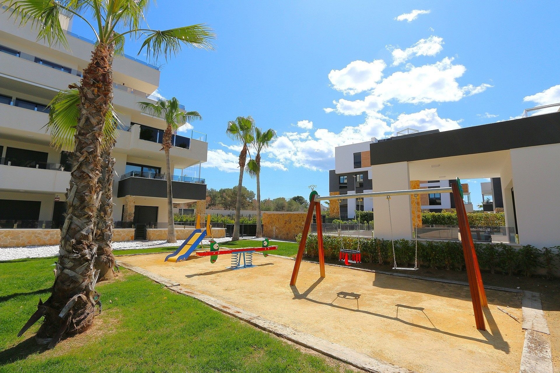 Resale - Penthouse -
Los Altos