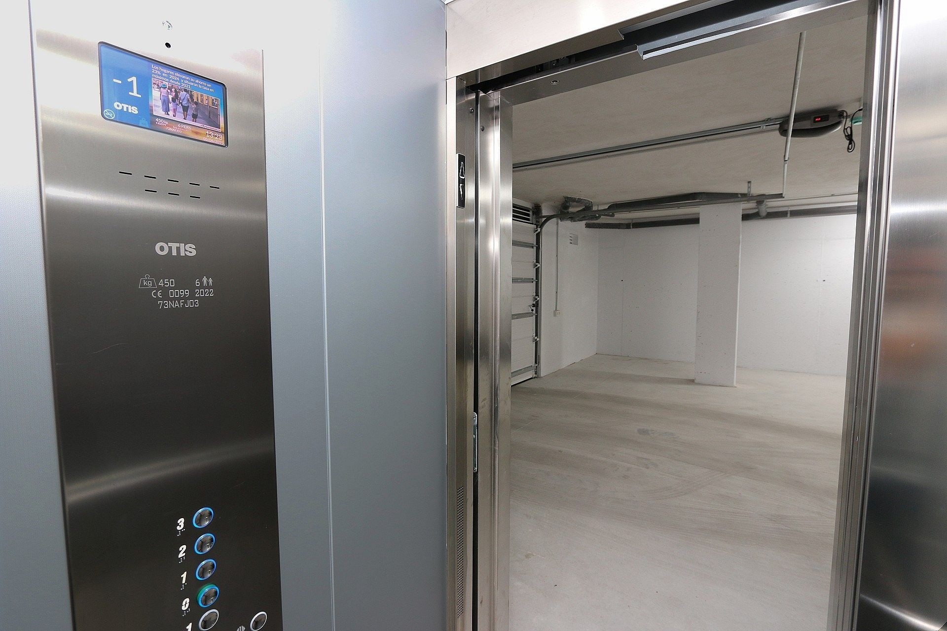 Resale - Penthouse -
Los Altos