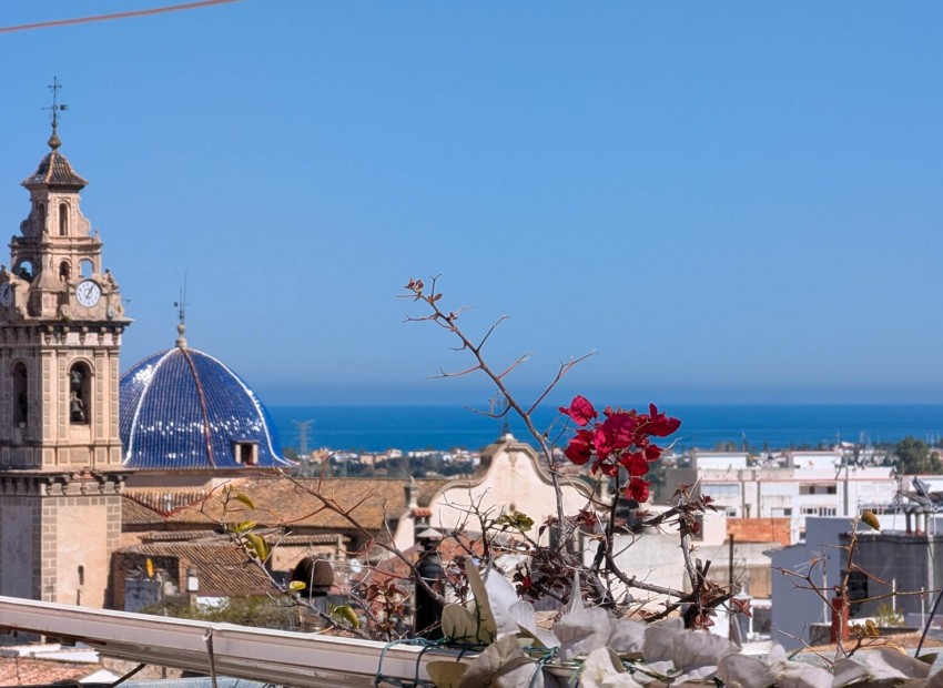 Resale - Town house -
Oliva