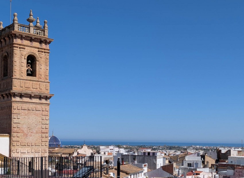 Resale - Town house -
Oliva