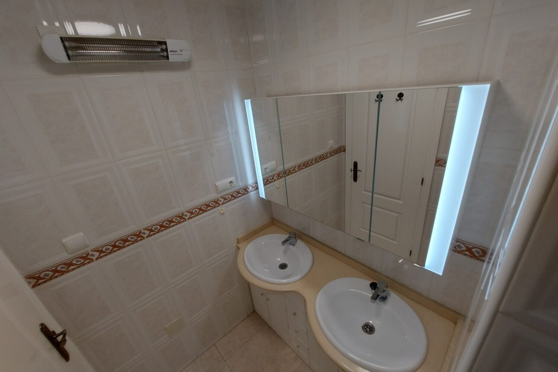 Resale - Townhouse -
Benijofar