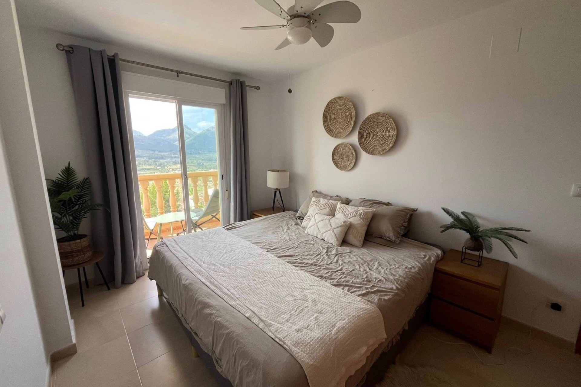 Resale - Townhouse -
Jalón