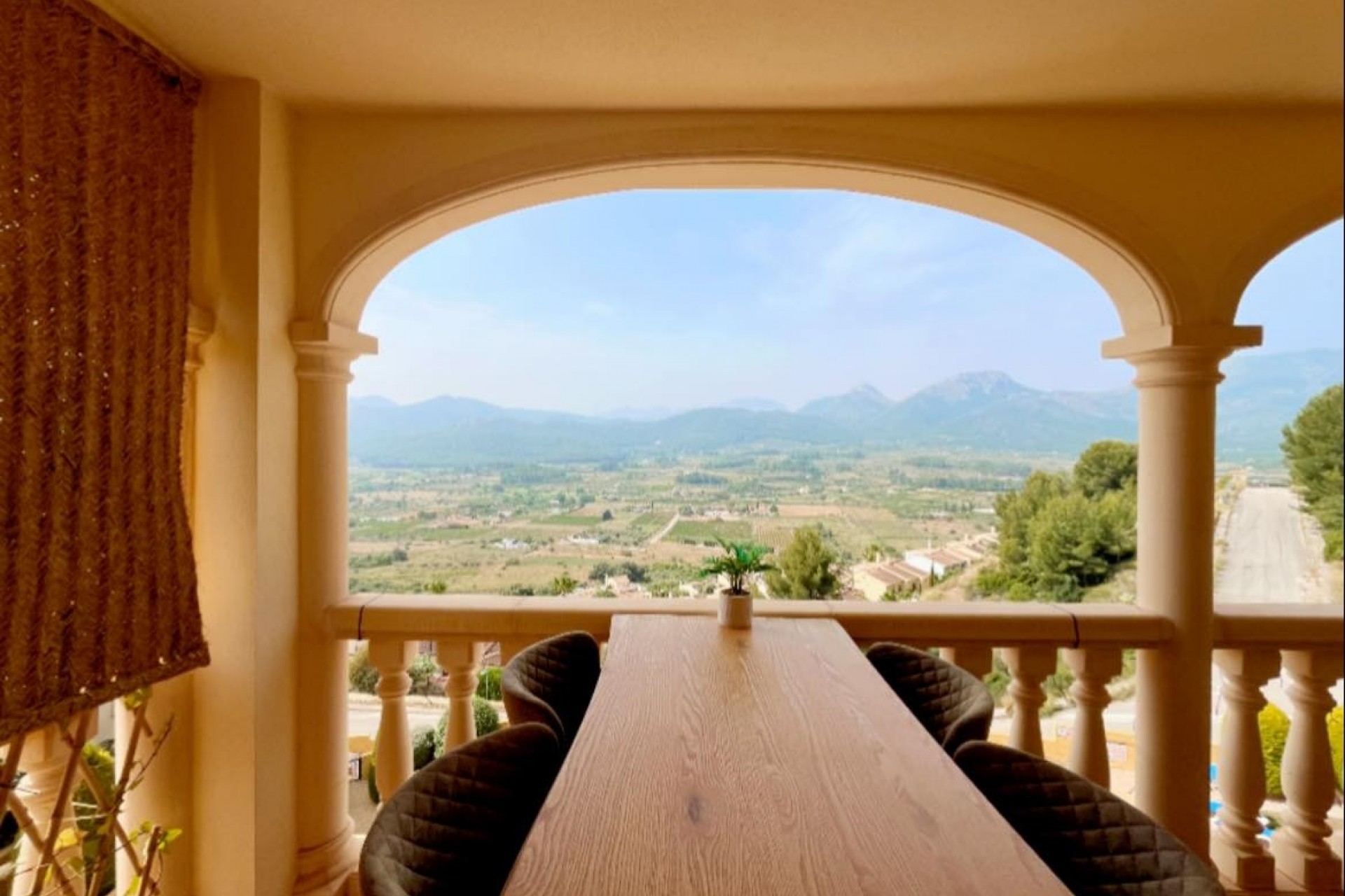 Resale - Townhouse -
Jalón