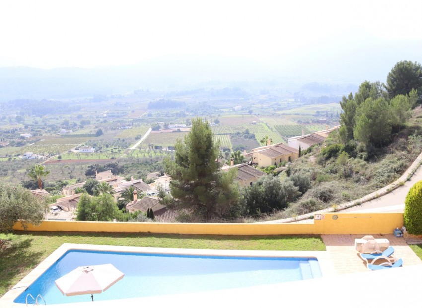 Resale - Townhouse -
Jalón