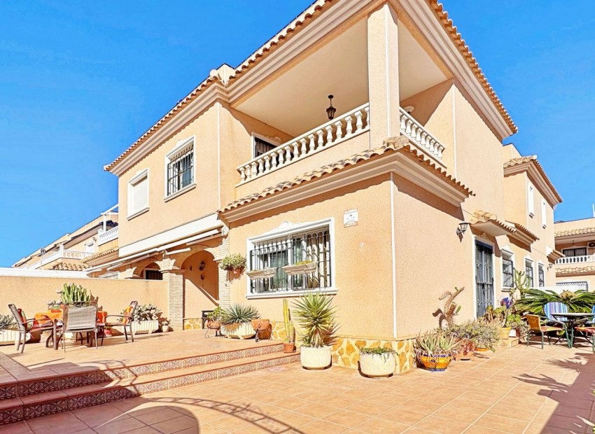 Resale - Townhouse -
Orihuela Costa - Villamartín