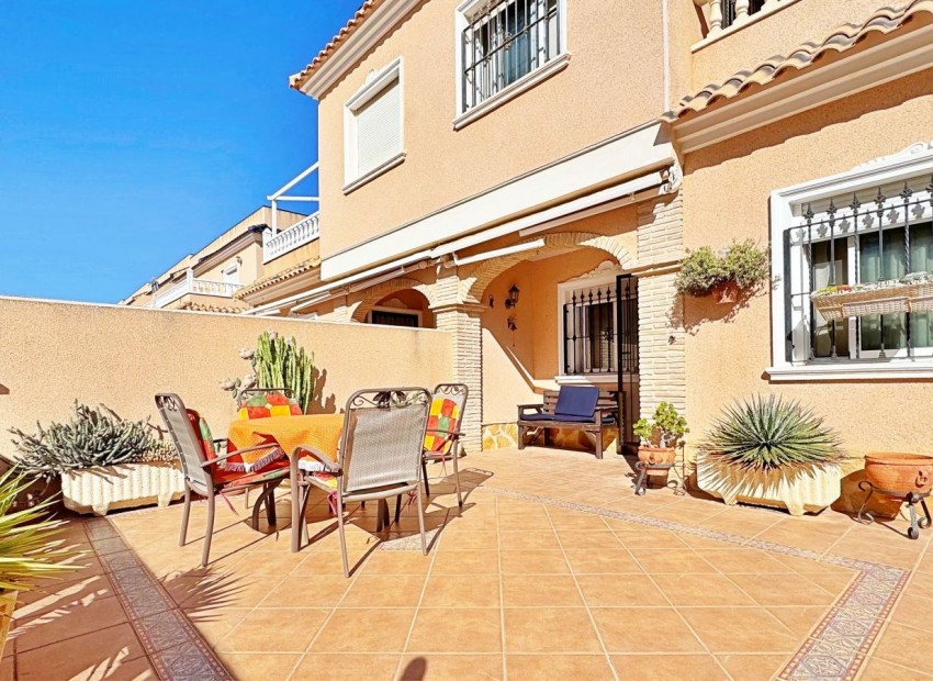 Resale - Townhouse -
Orihuela Costa - Villamartín