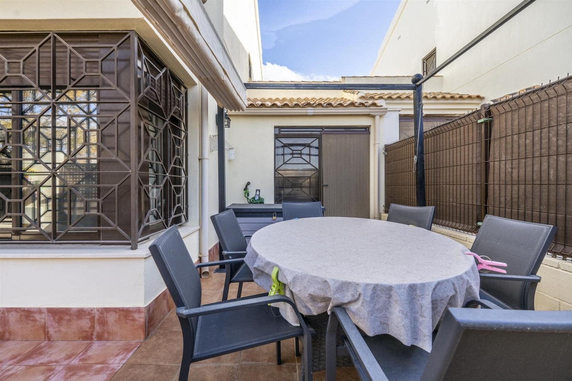 Resale - Townhouse -
San Cayetano