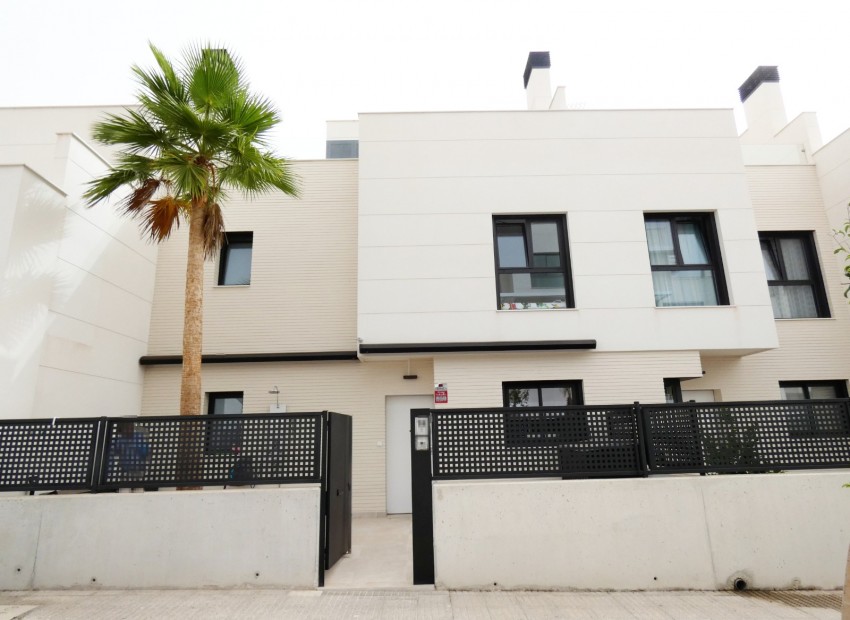 Resale - Townhouse -
San Juan de Alicante