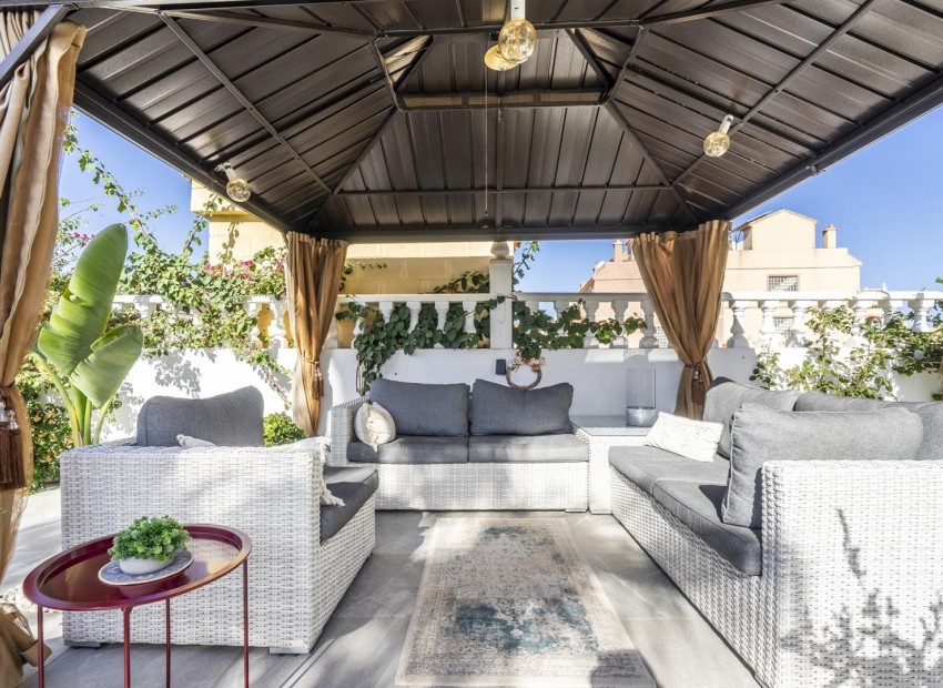 Resale - Townhouse -
Sierra Golf