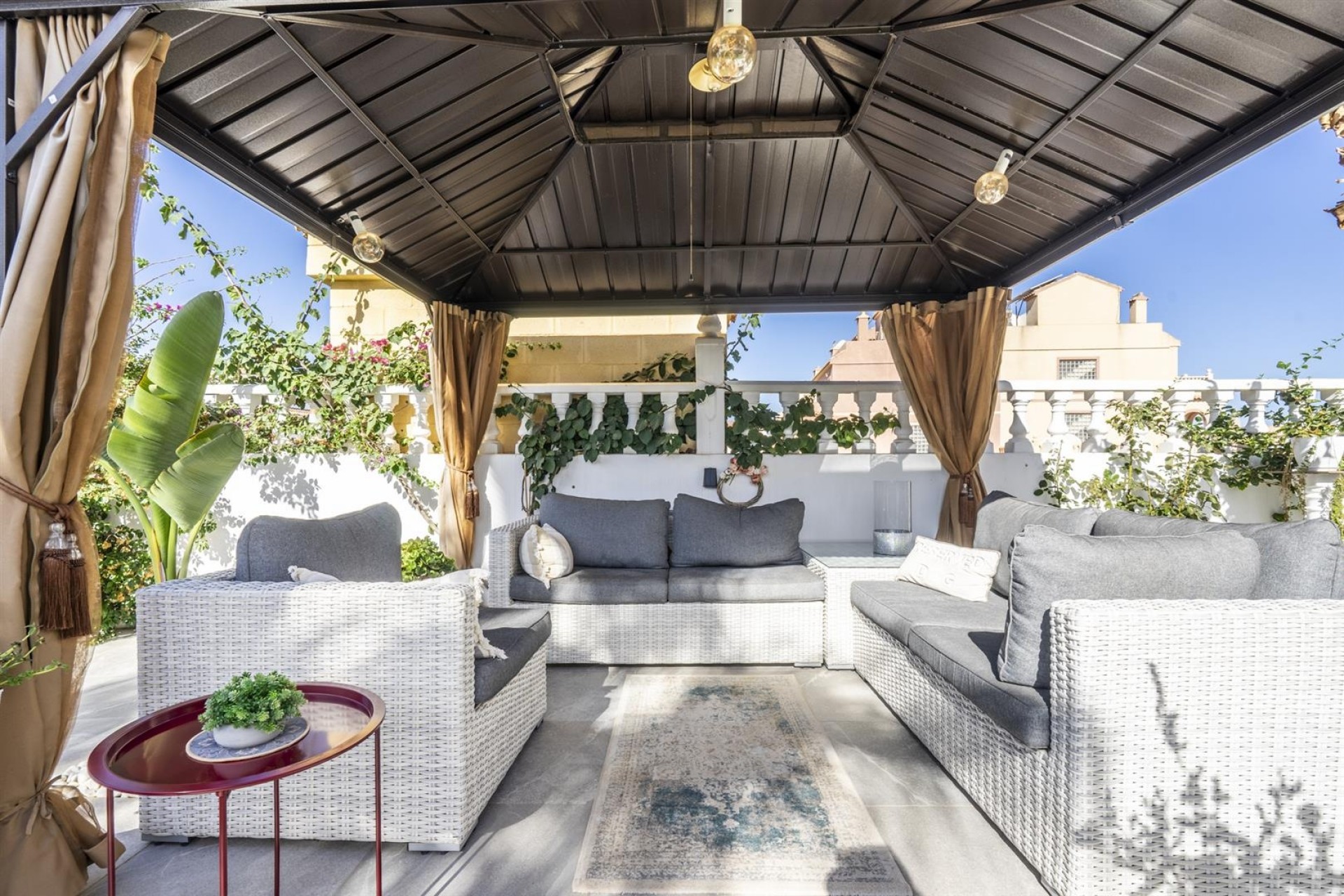 Resale - Townhouse -
Sierra Golf