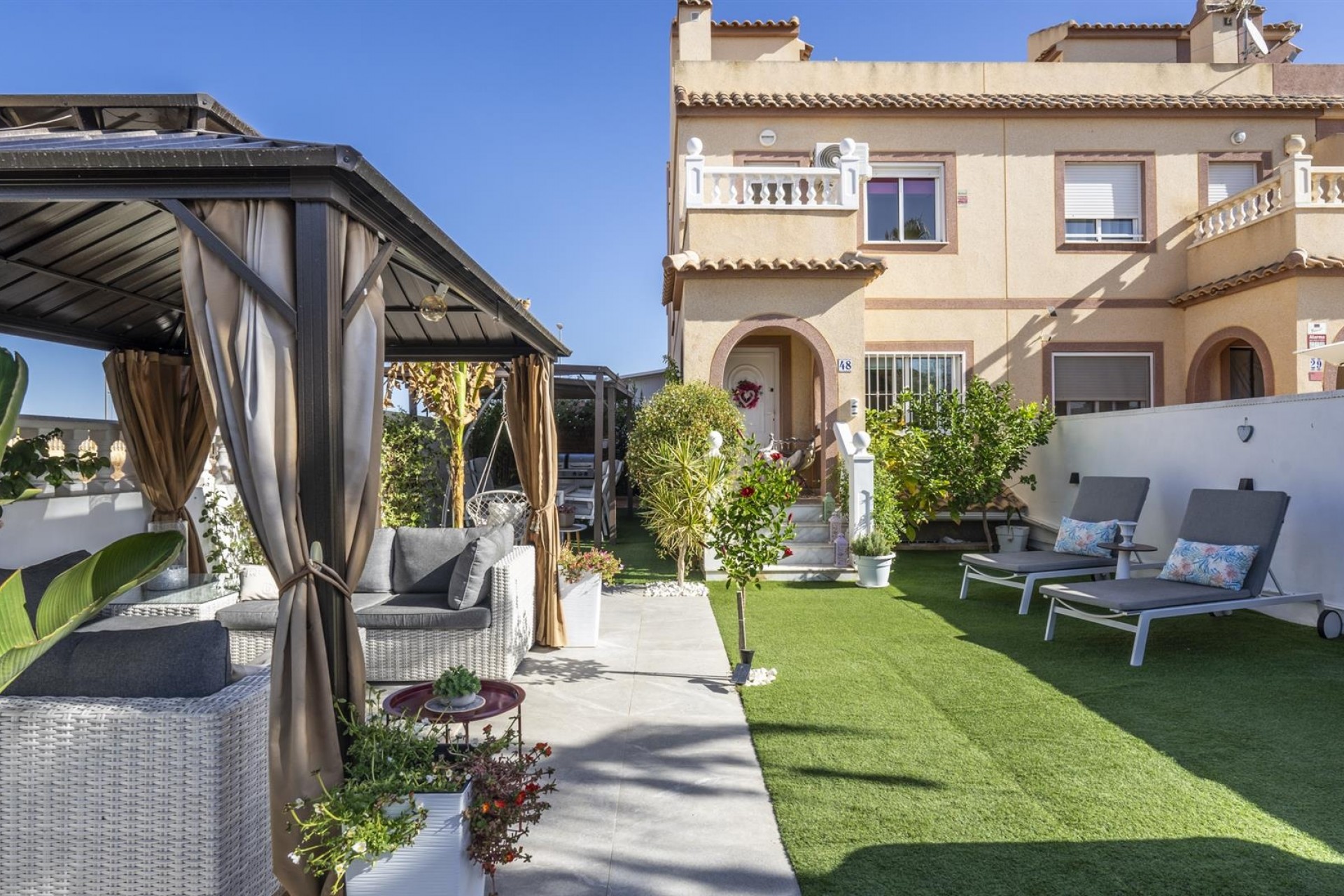 Resale - Townhouse -
Sierra Golf