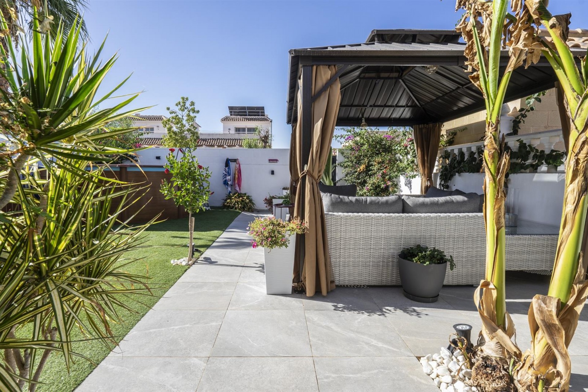 Resale - Townhouse -
Sierra Golf