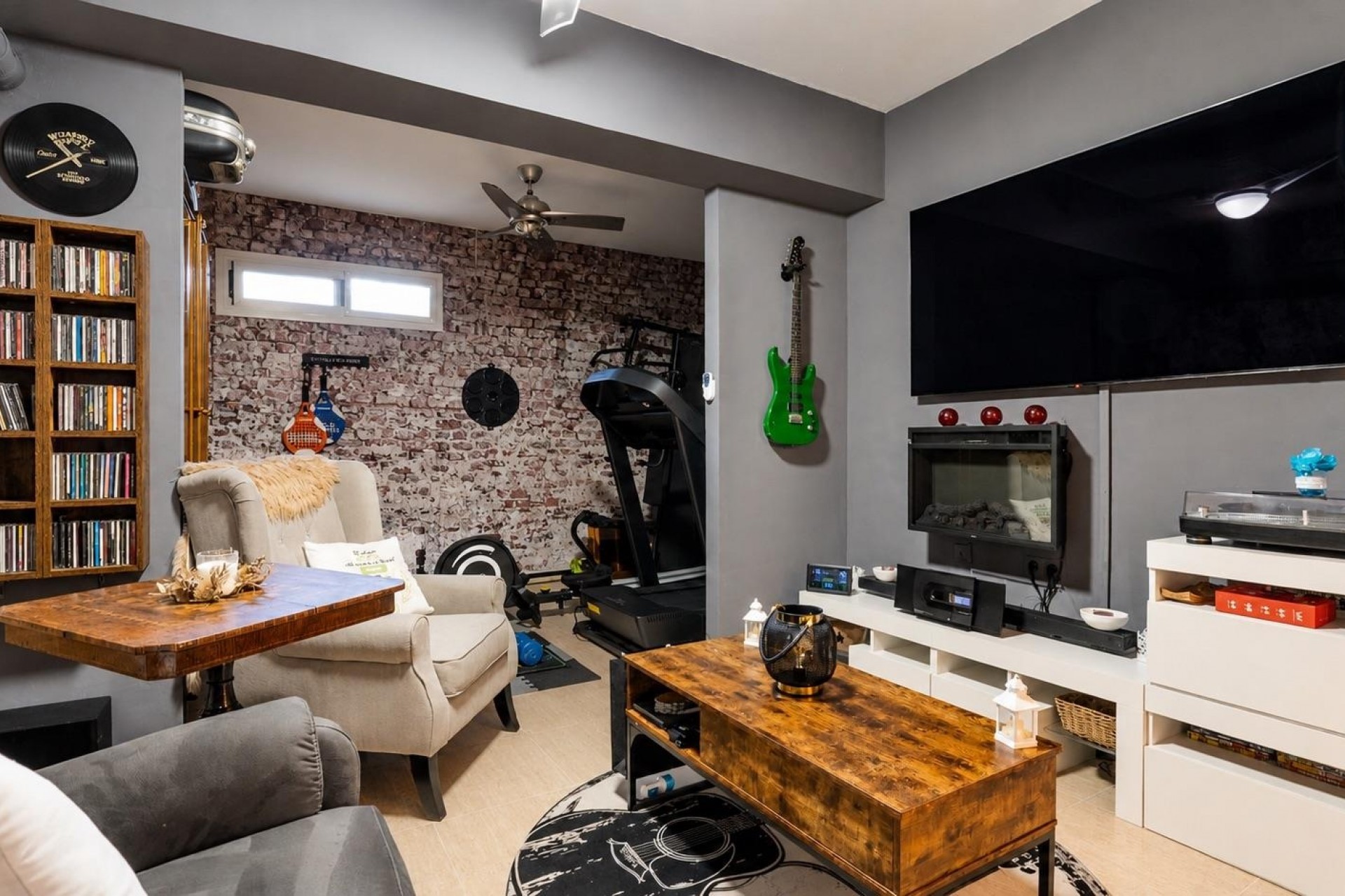 Resale - Townhouse -
Sierra Golf