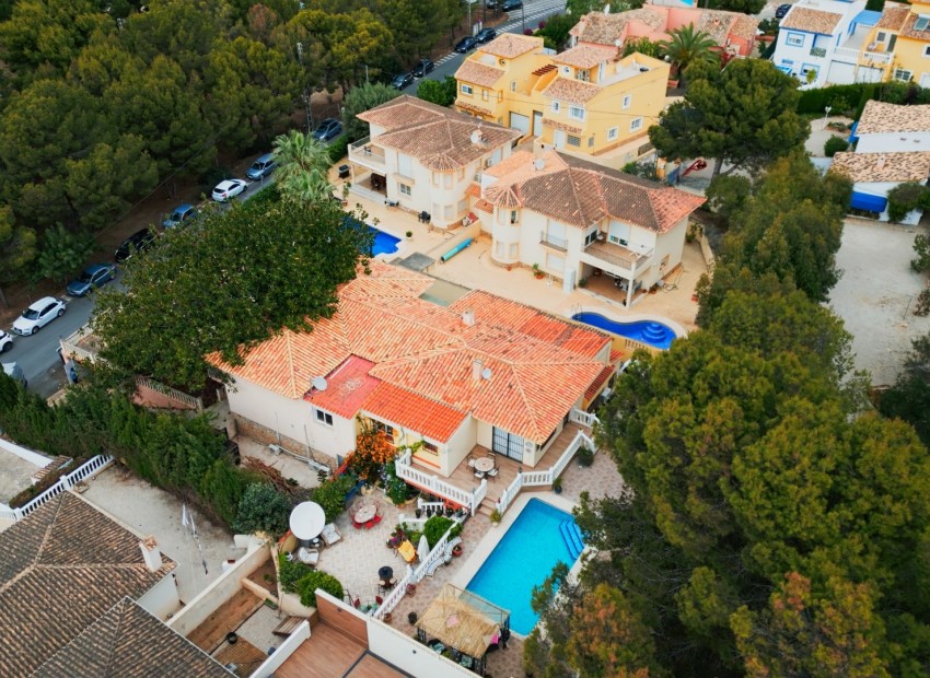 Resale - Villa -
Albir