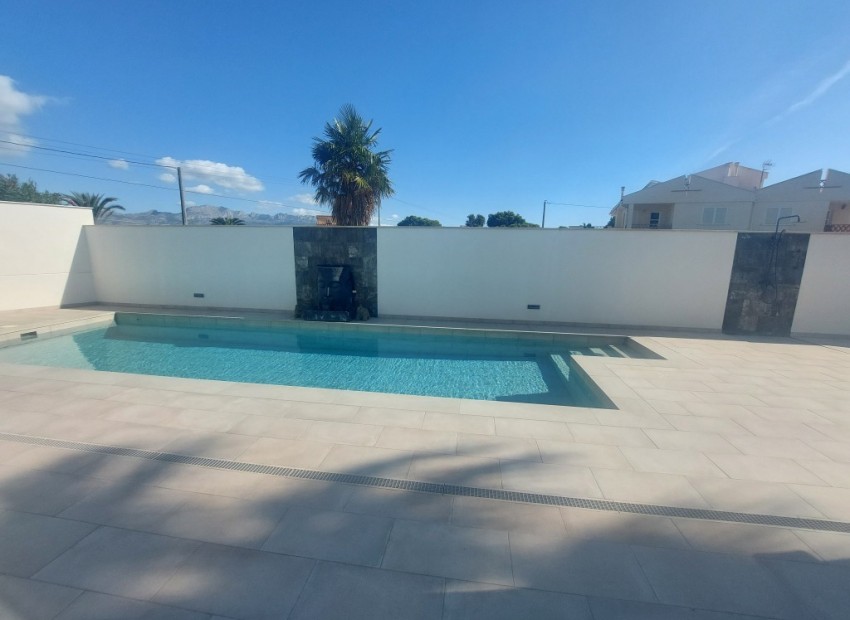 Resale - Villa -
Albir