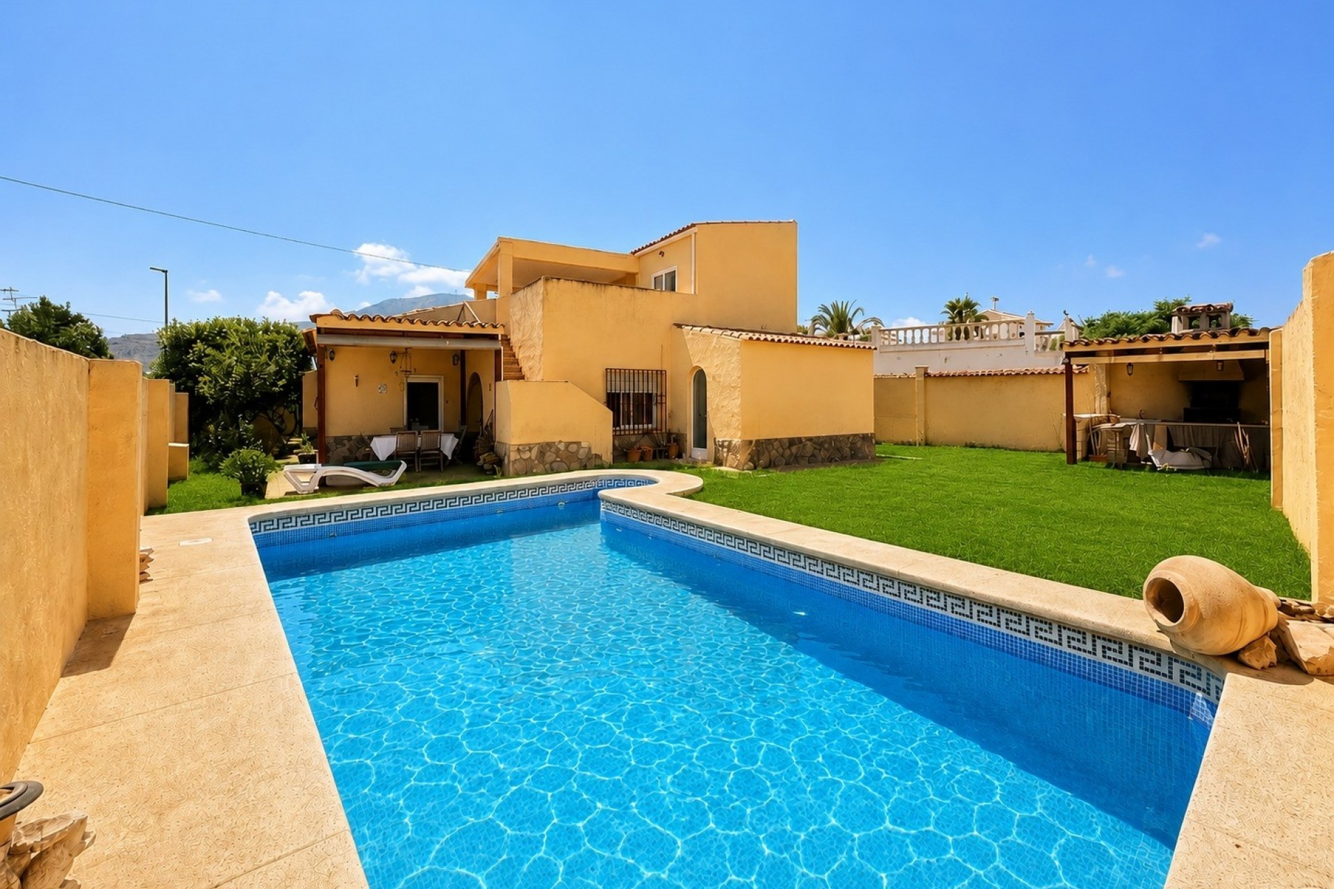 Resale - Villa -
Albir