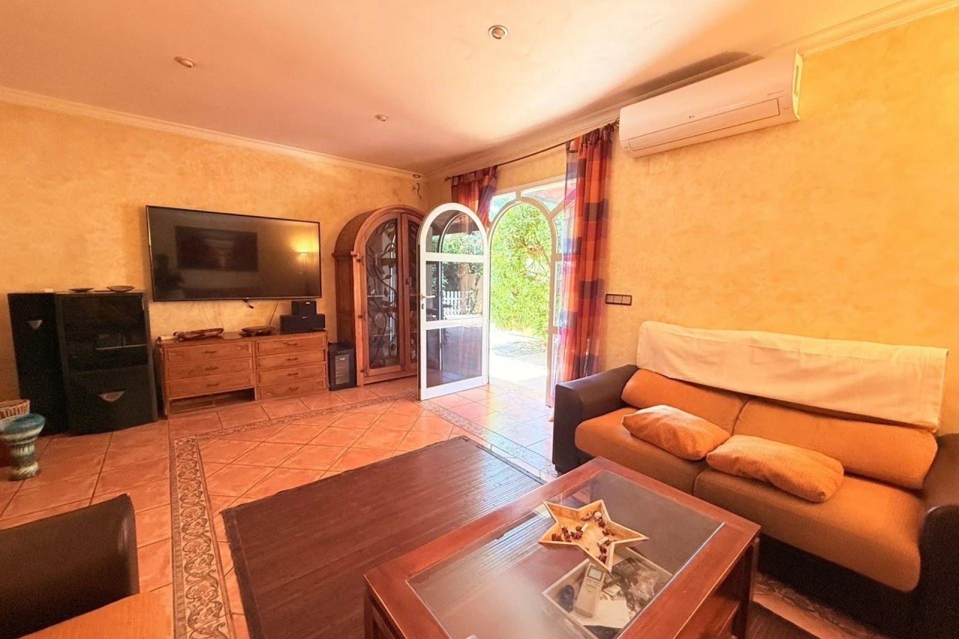 Resale - Villa -
Albir