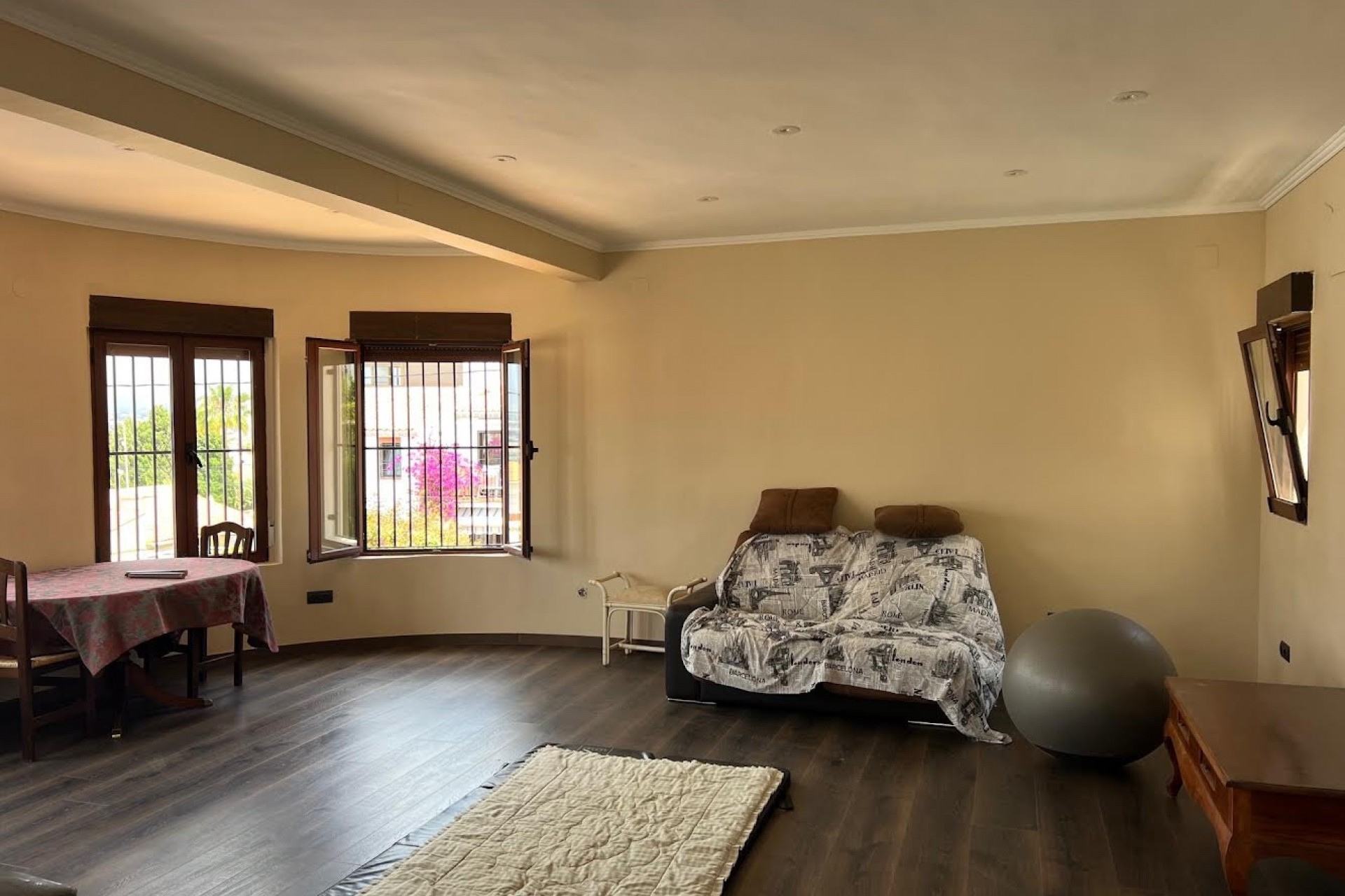 Resale - Villa -
Albir