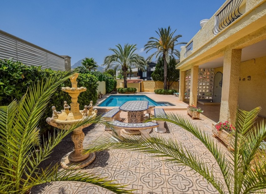 Resale - Villa -
Alfaz del Pi