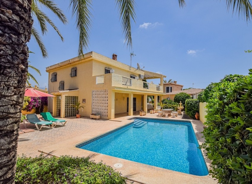 Resale - Villa -
Alfaz del Pi