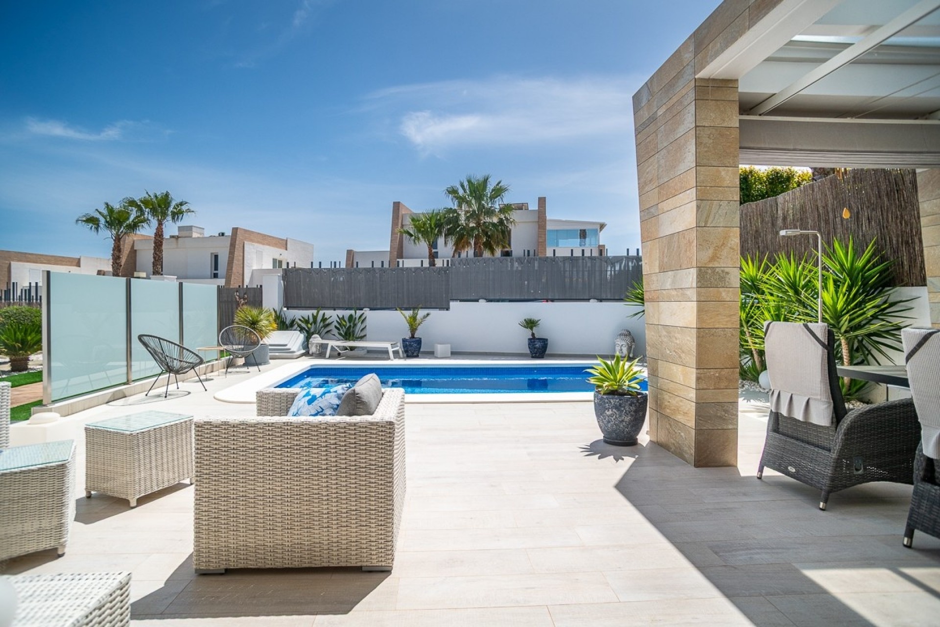 Resale - Villa -
ALGORFA - La Finca Golf