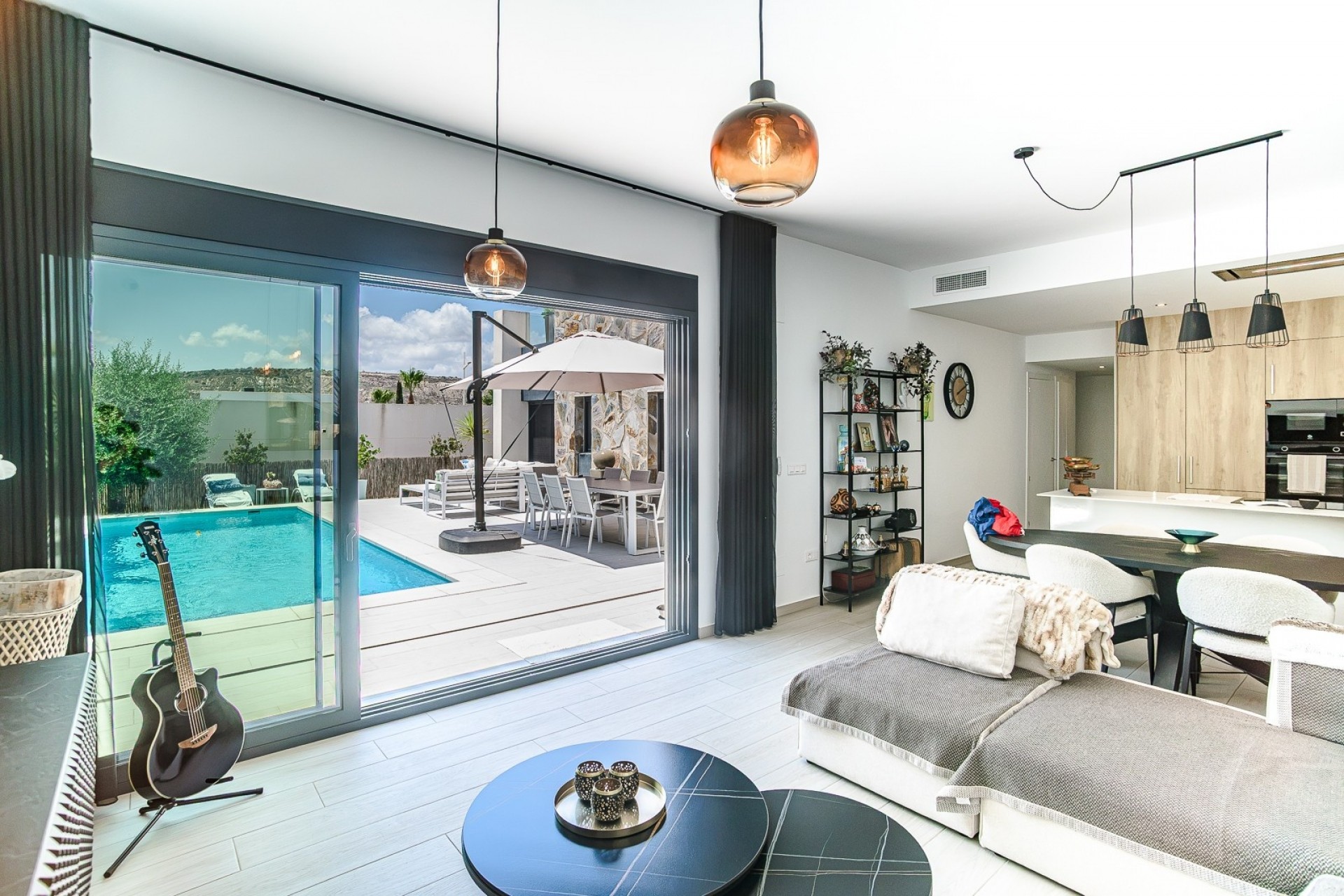 Resale - Villa -
ALGORFA - La Finca Golf