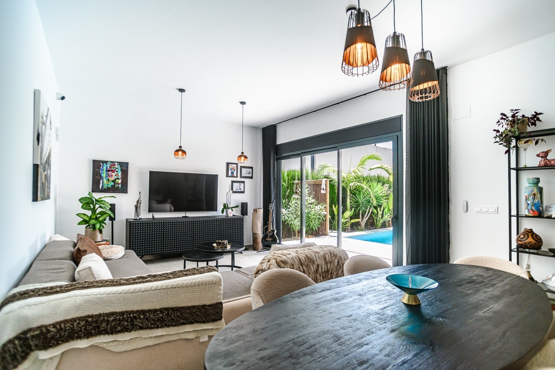 Resale - Villa -
ALGORFA - La Finca Golf